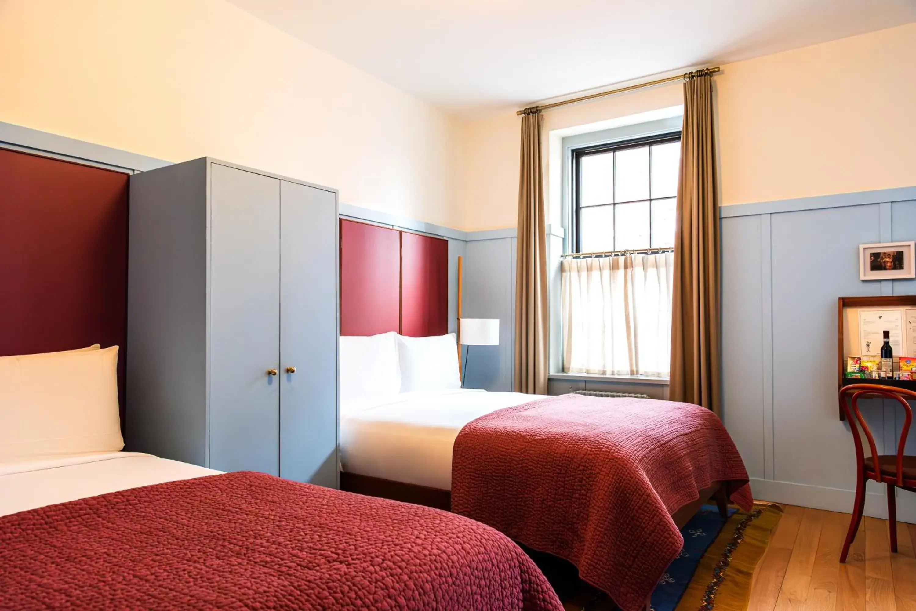 Bed in Hotel Kinsley Bed in Hotel Kinsley