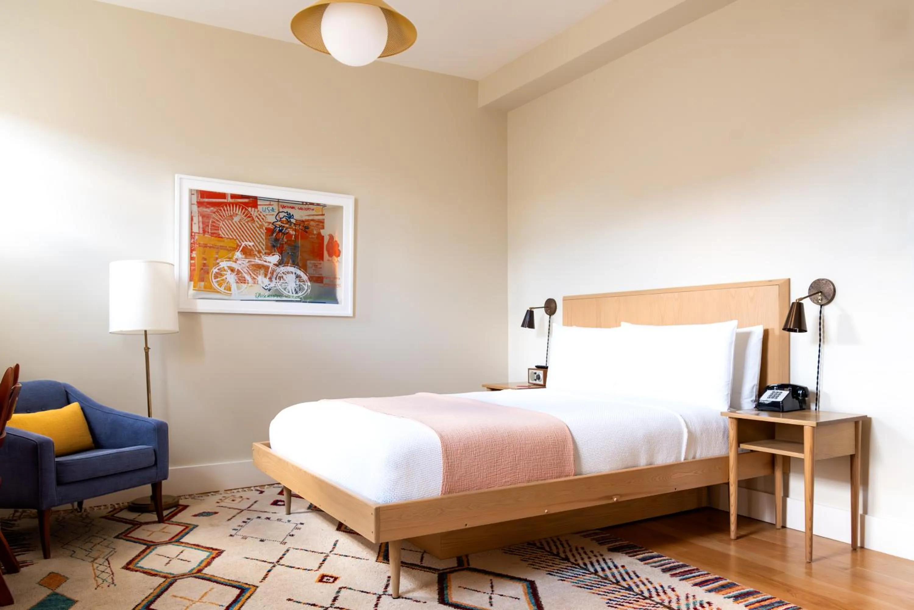 Bed in Hotel Kinsley