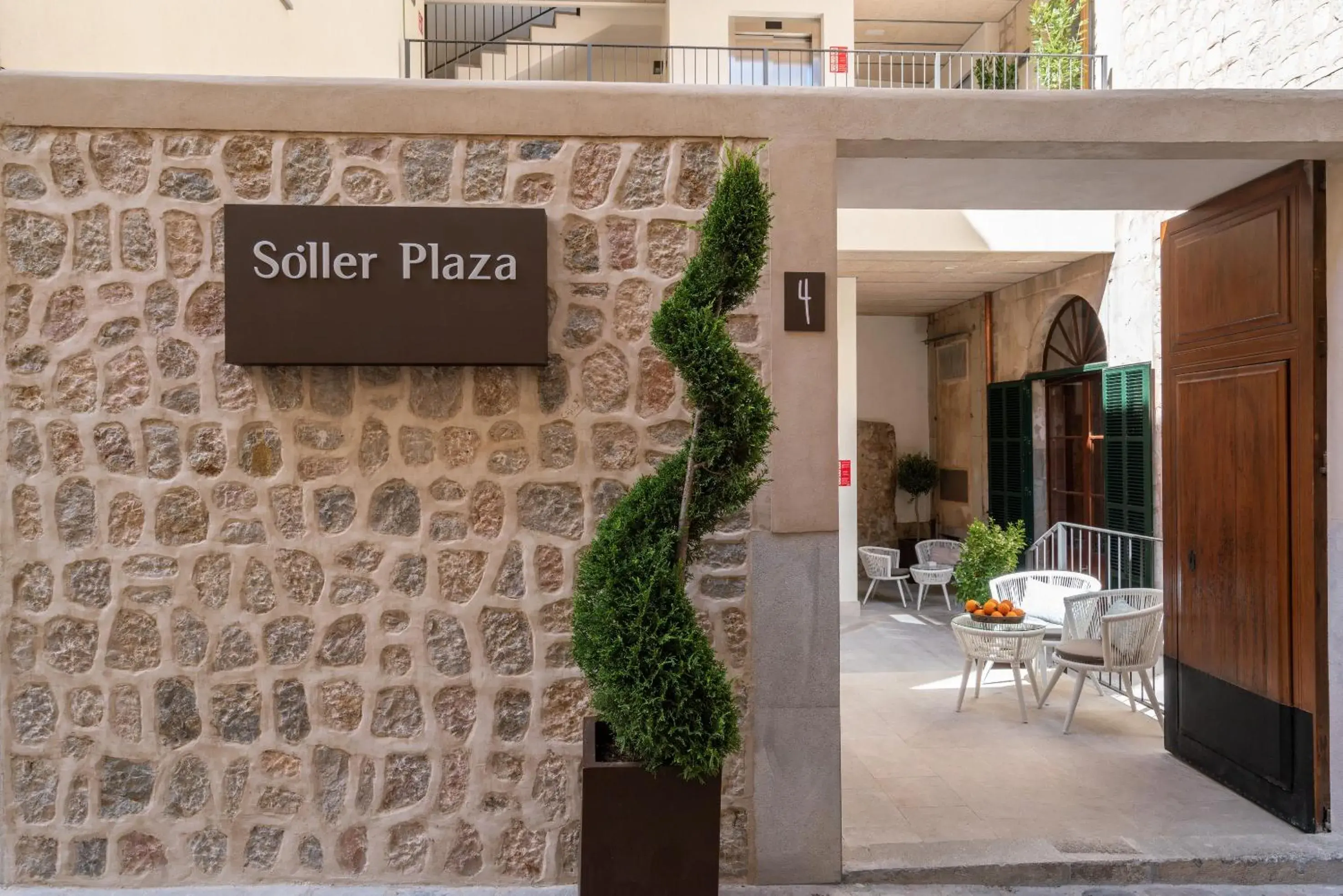 Facade/entrance in Soller Plaza Facade/entrance in Soller Plaza