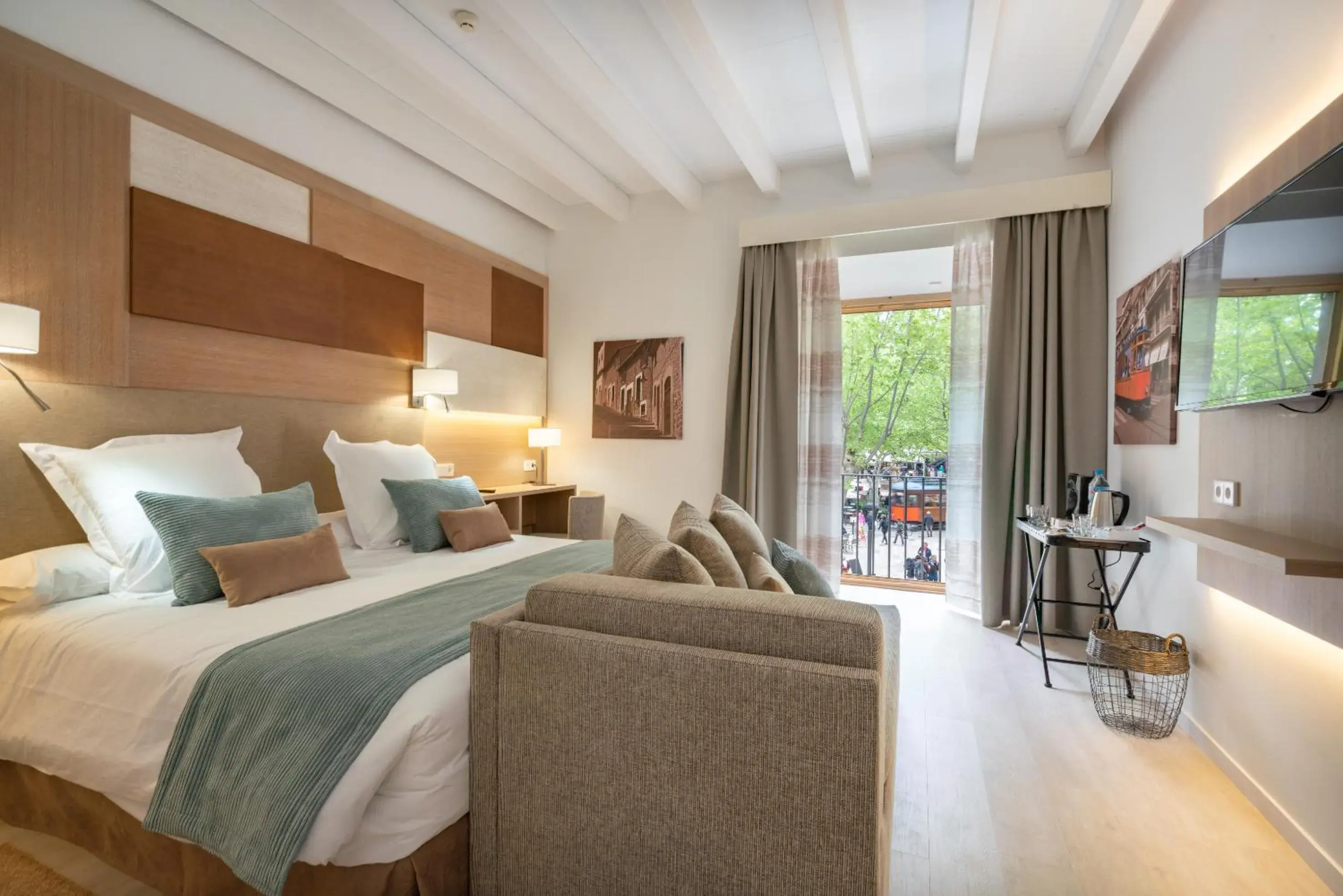 Photo of the whole room, Bed in Soller Plaza Photo of the whole room, Bed in Soller Plaza
