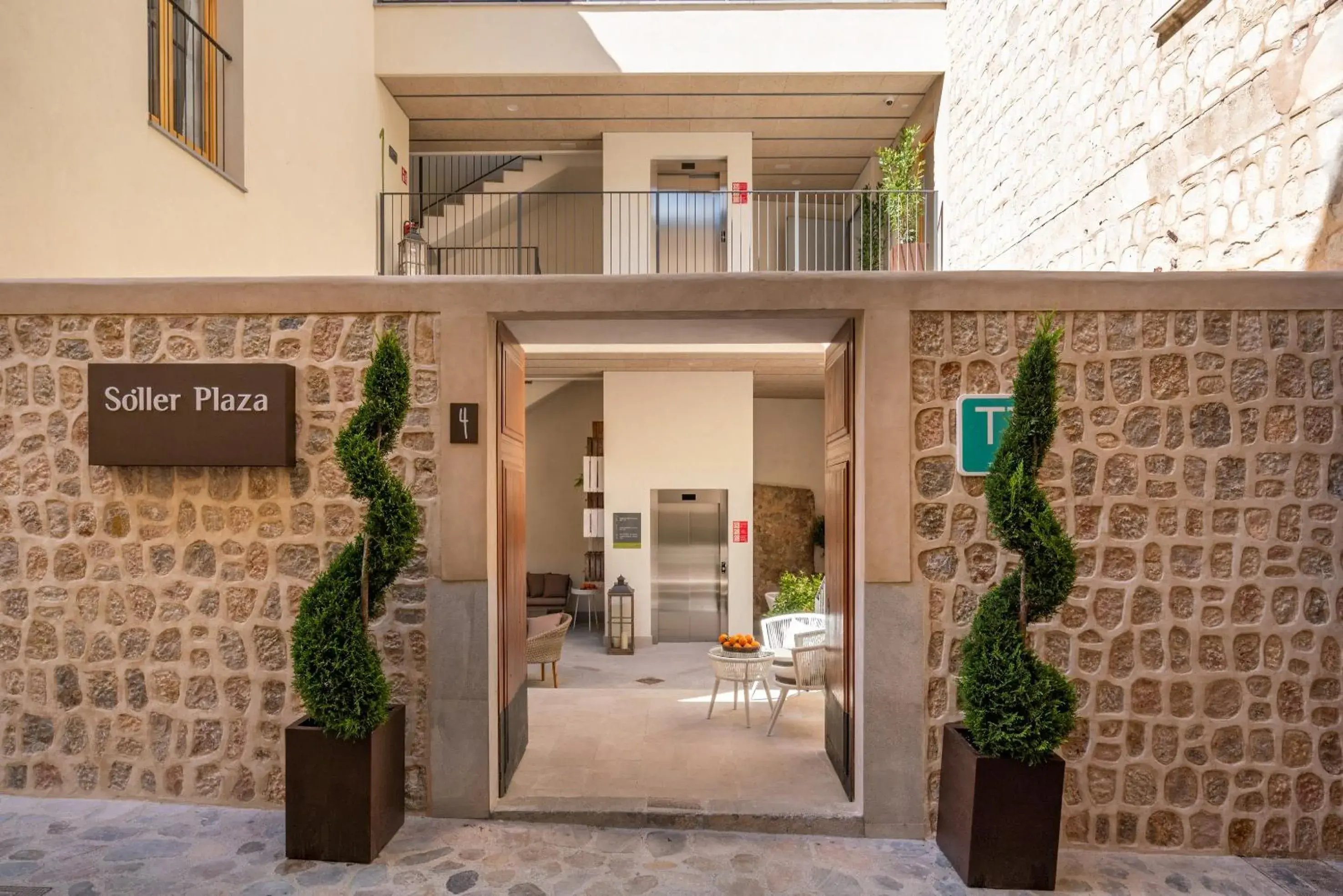 Facade/entrance in Soller Plaza Facade/entrance in Soller Plaza