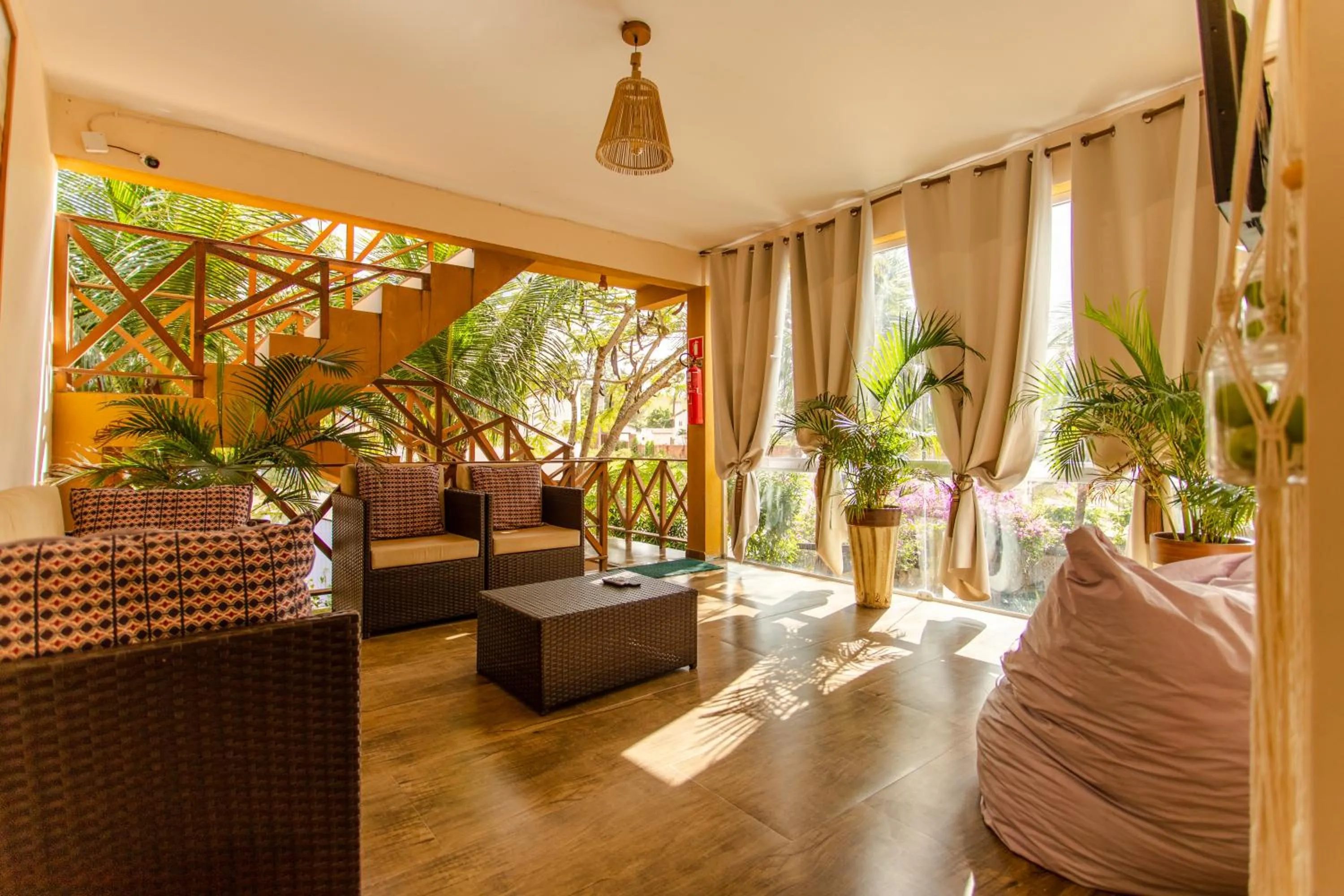 Communal lounge/ TV room in Pousada Dharma