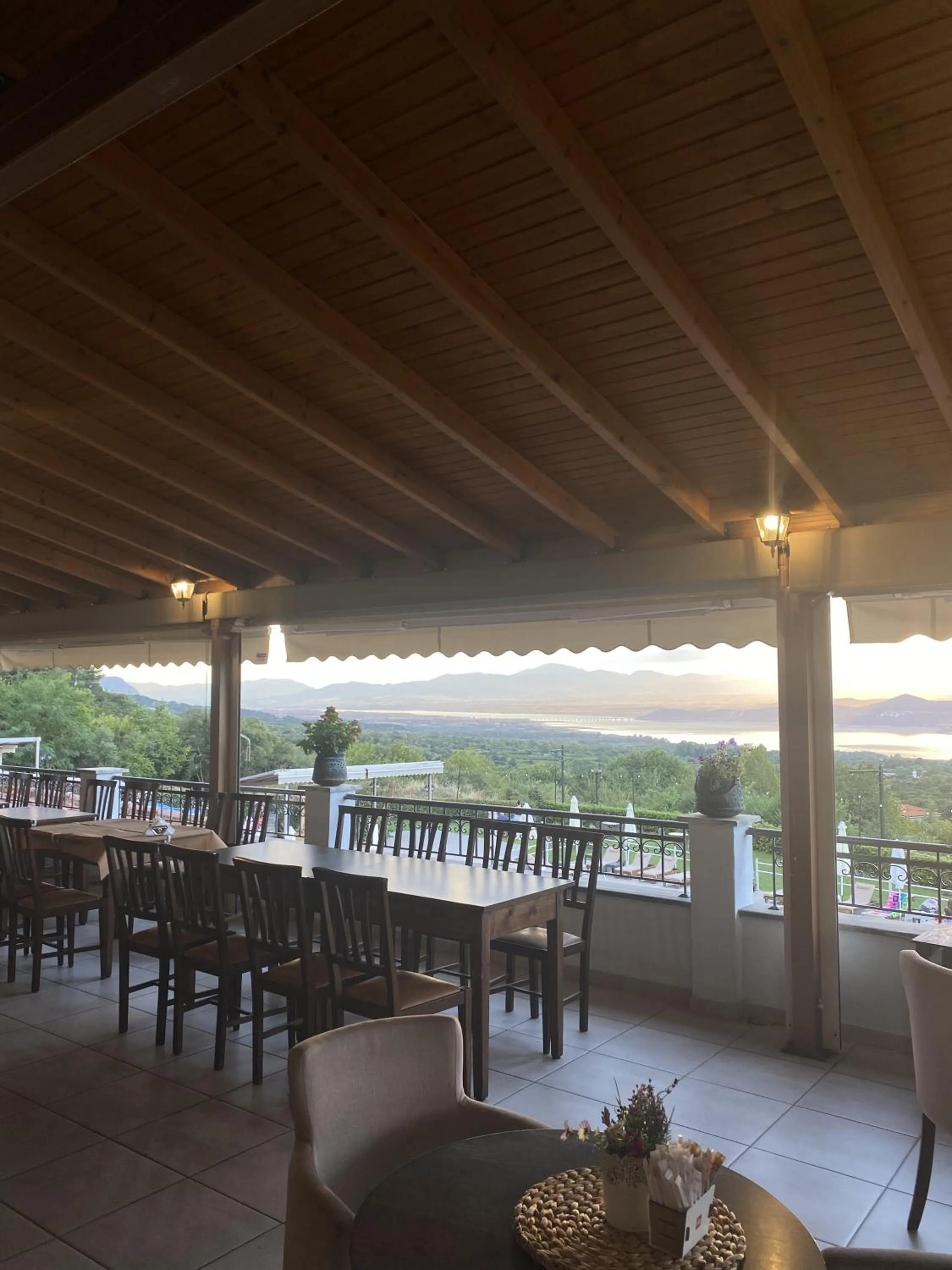 Restaurant/places to eat in Agnanti Hotel