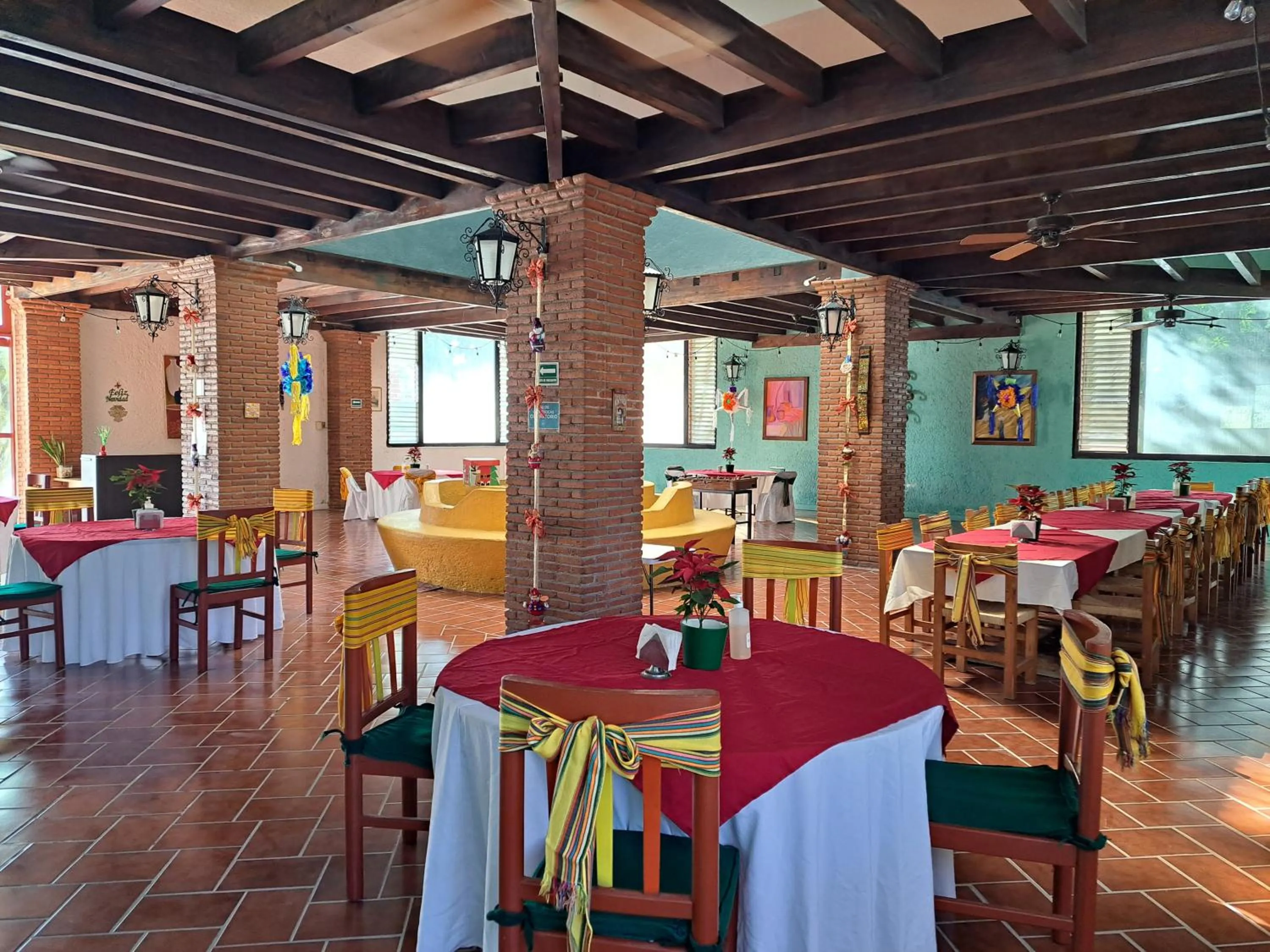 Restaurant/places to eat in Hotel Teques Palace