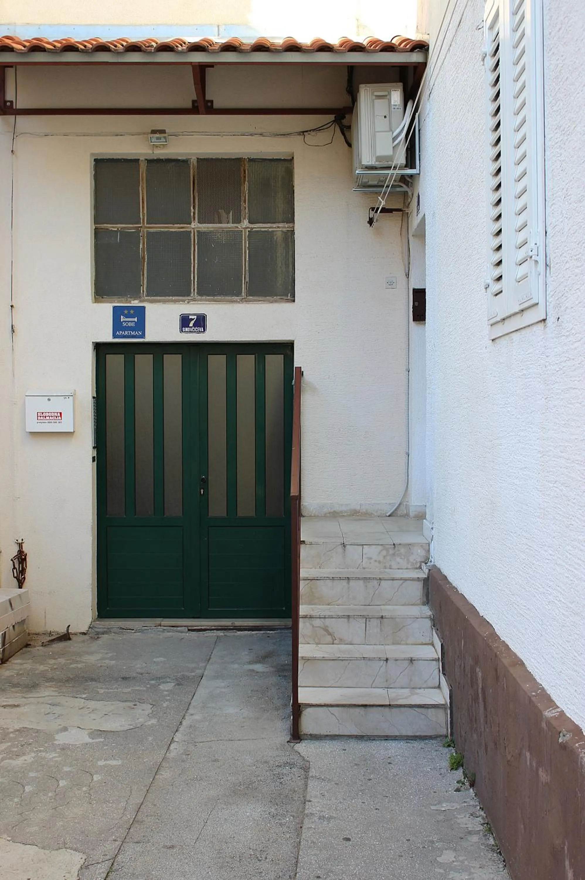 Facade/entrance in Apartments & room Ivica Split