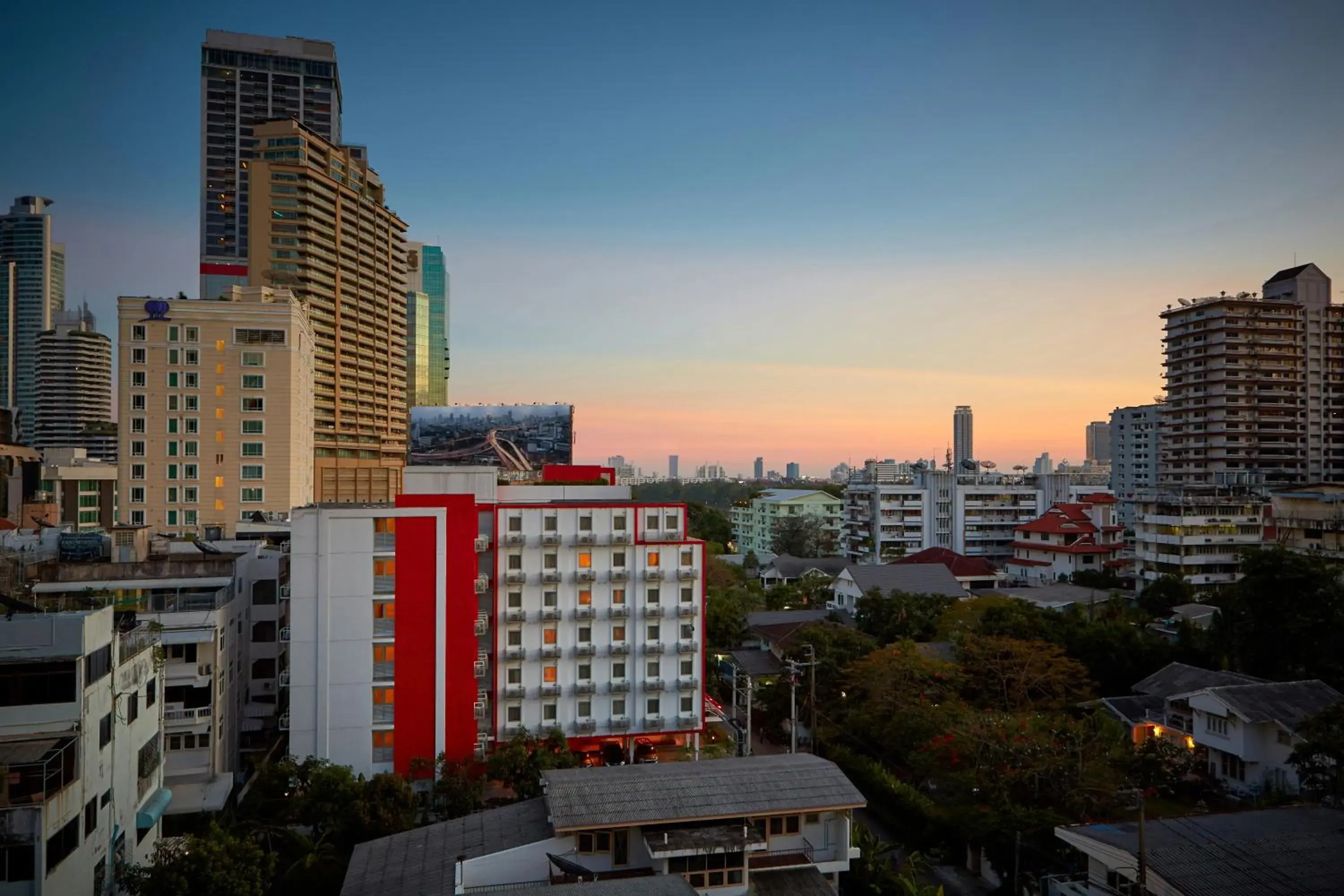 Property building in Easy Planet Bangkok Asoke Property building in Easy Planet Bangkok Asoke