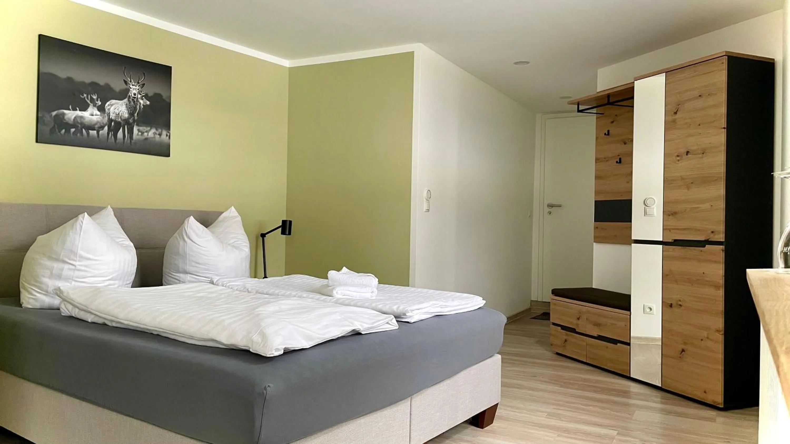 Bed in Landhotel Zum Hirsch