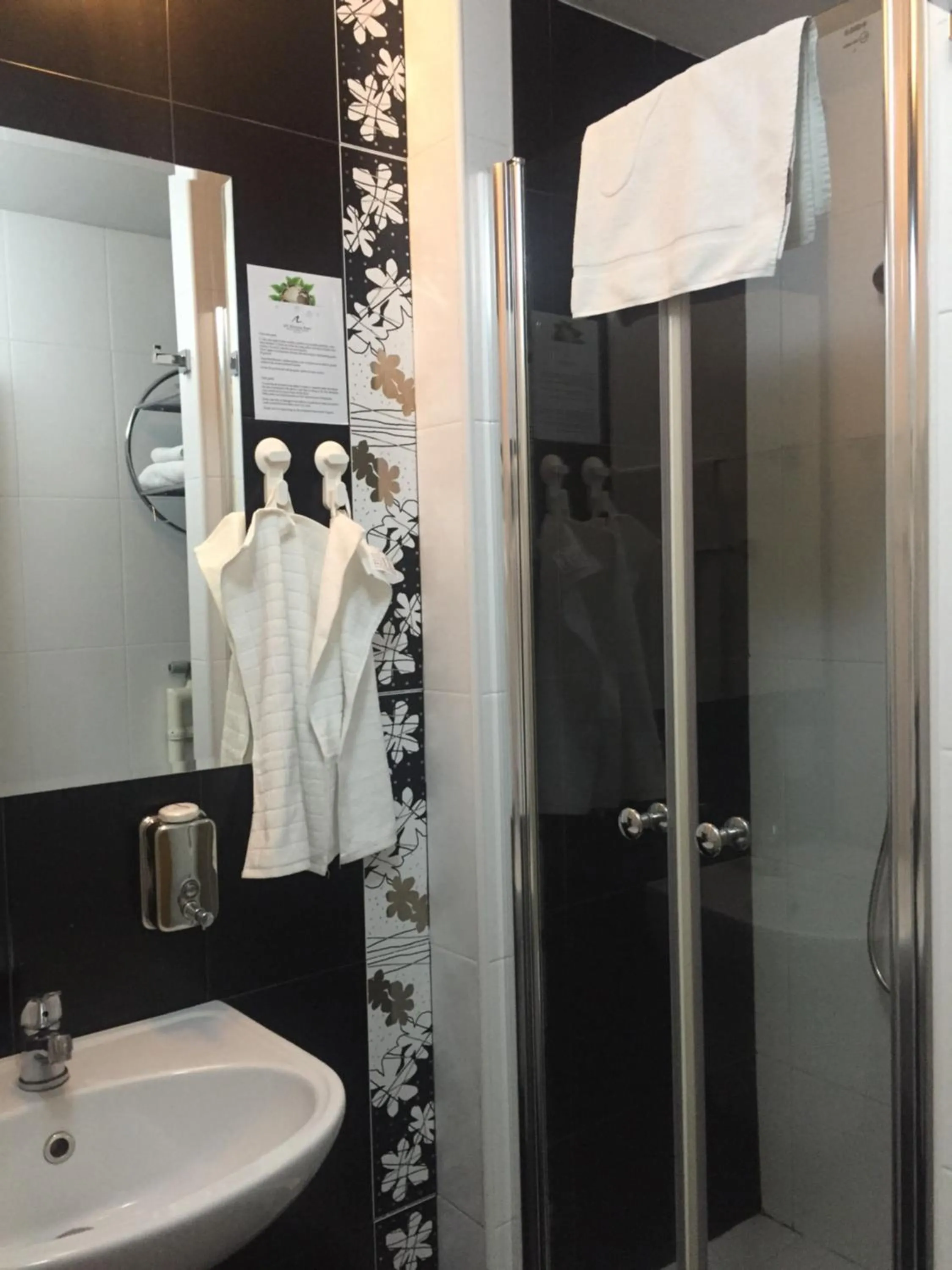 Bathroom in Peak Center Konaci