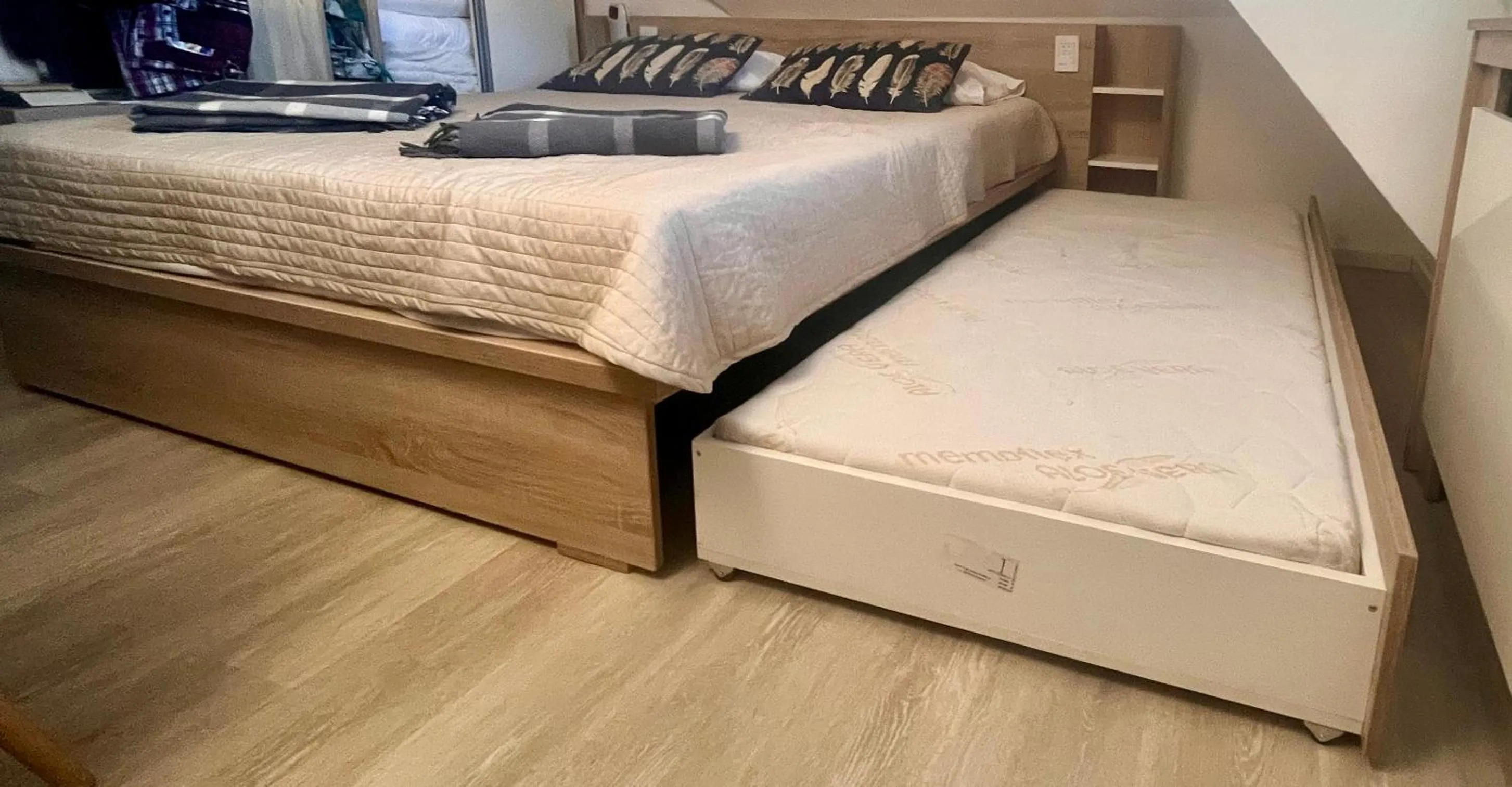 Bed in Peak Center Konaci
