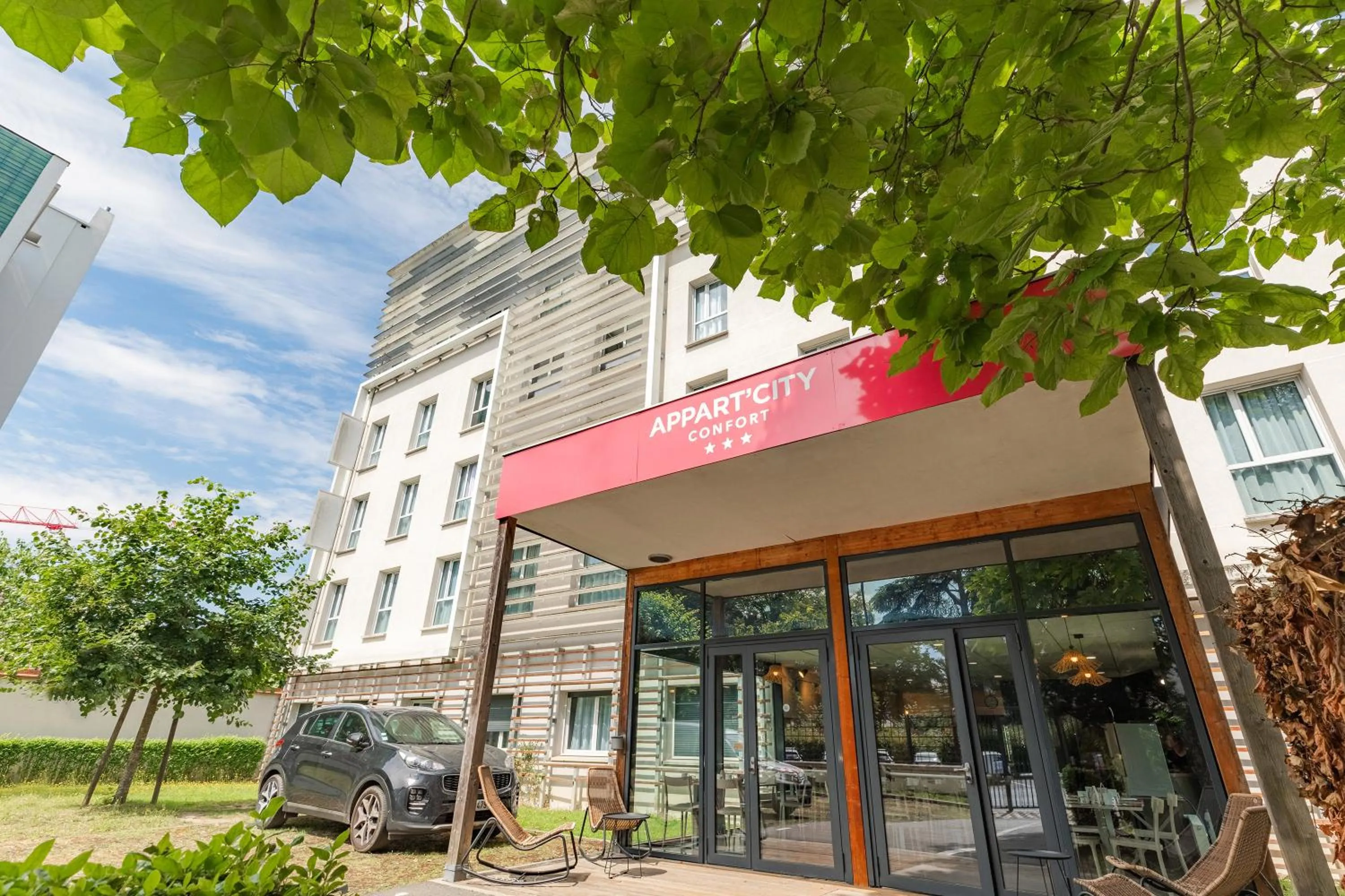 Facade/entrance in Appart'City Confort Orléans