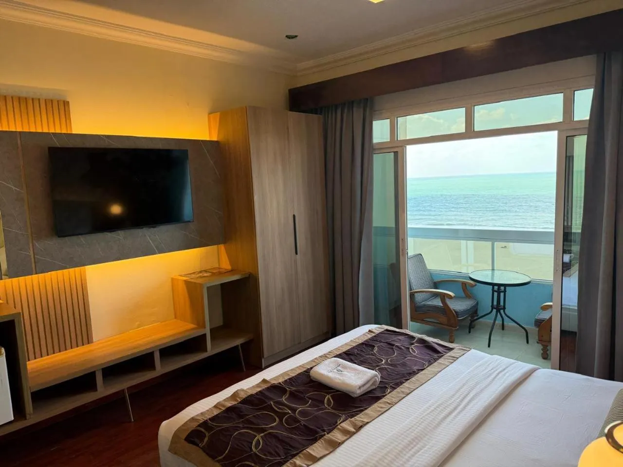 Bed in Mermaid Beach Hotel LLC