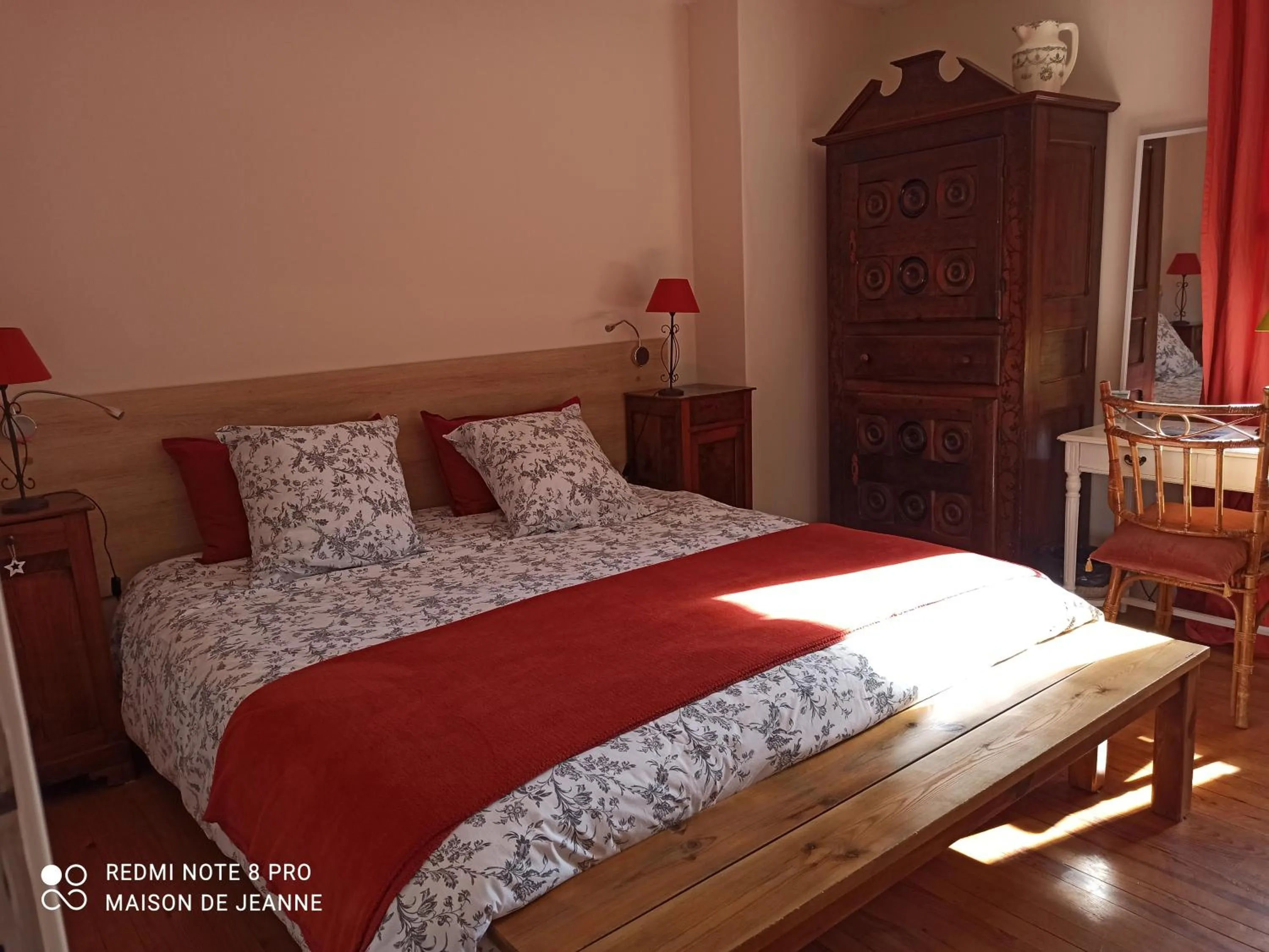 Bed in La Maison de Jeanne