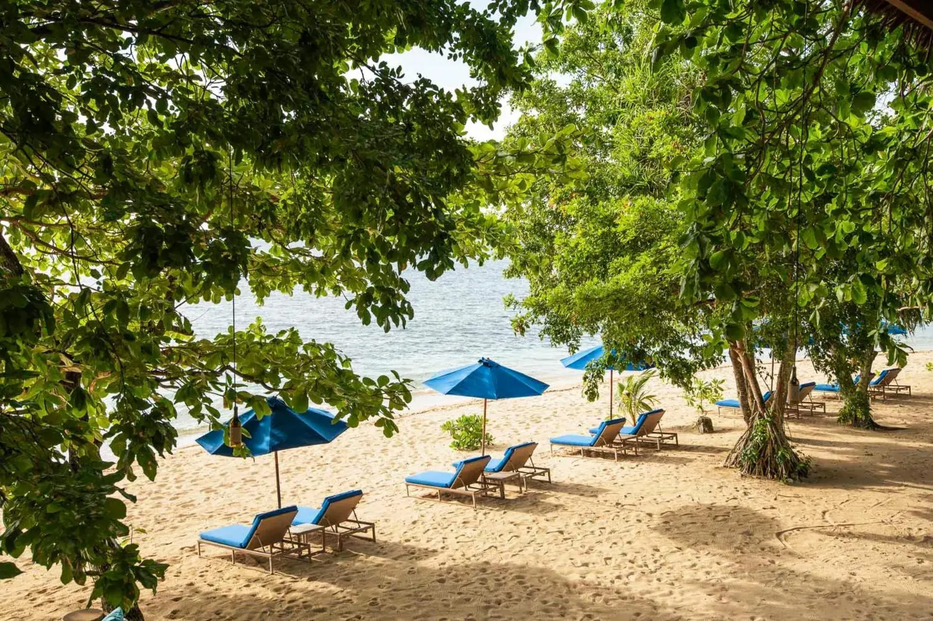 Beach in Siladen Resort & Spa