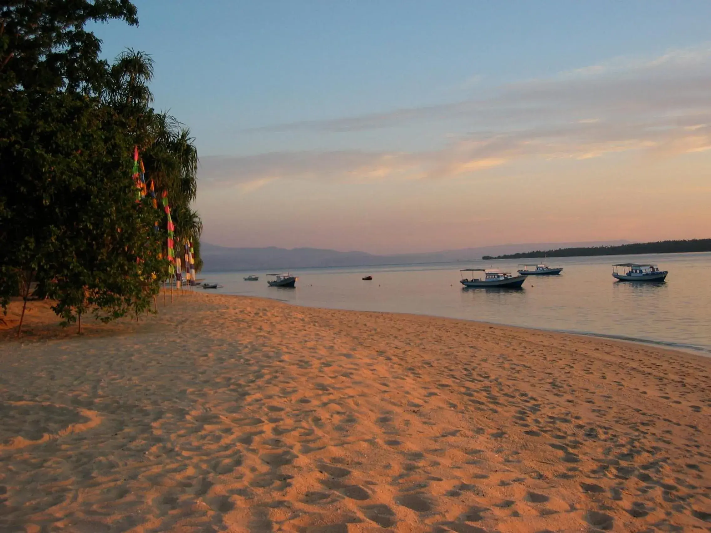 Beach in Siladen Resort & Spa