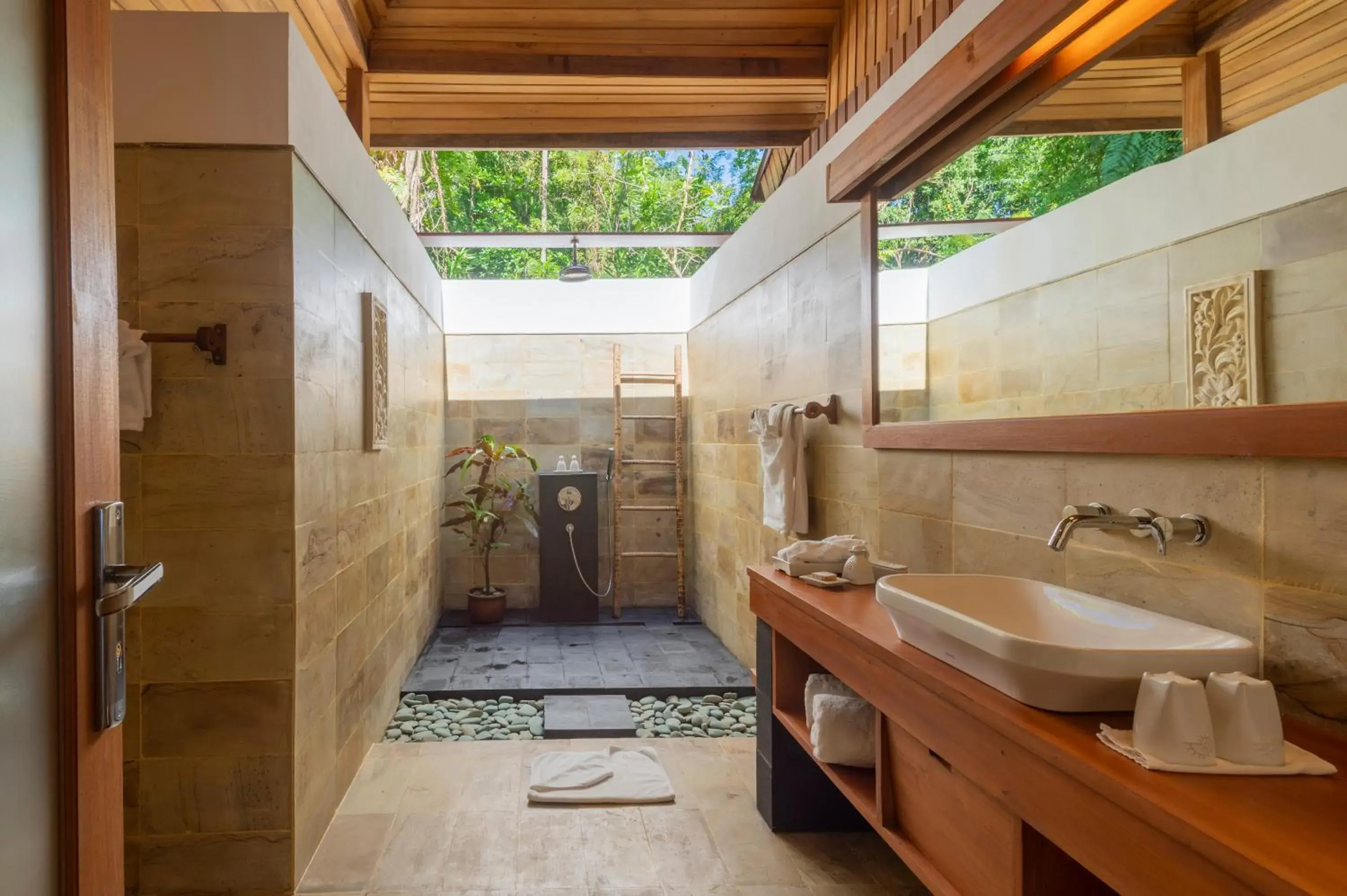 Bathroom in Siladen Resort & Spa