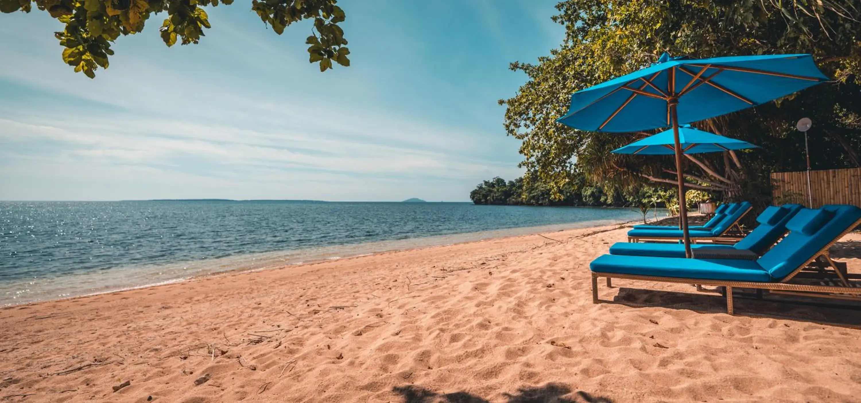 Beach in Siladen Resort & Spa