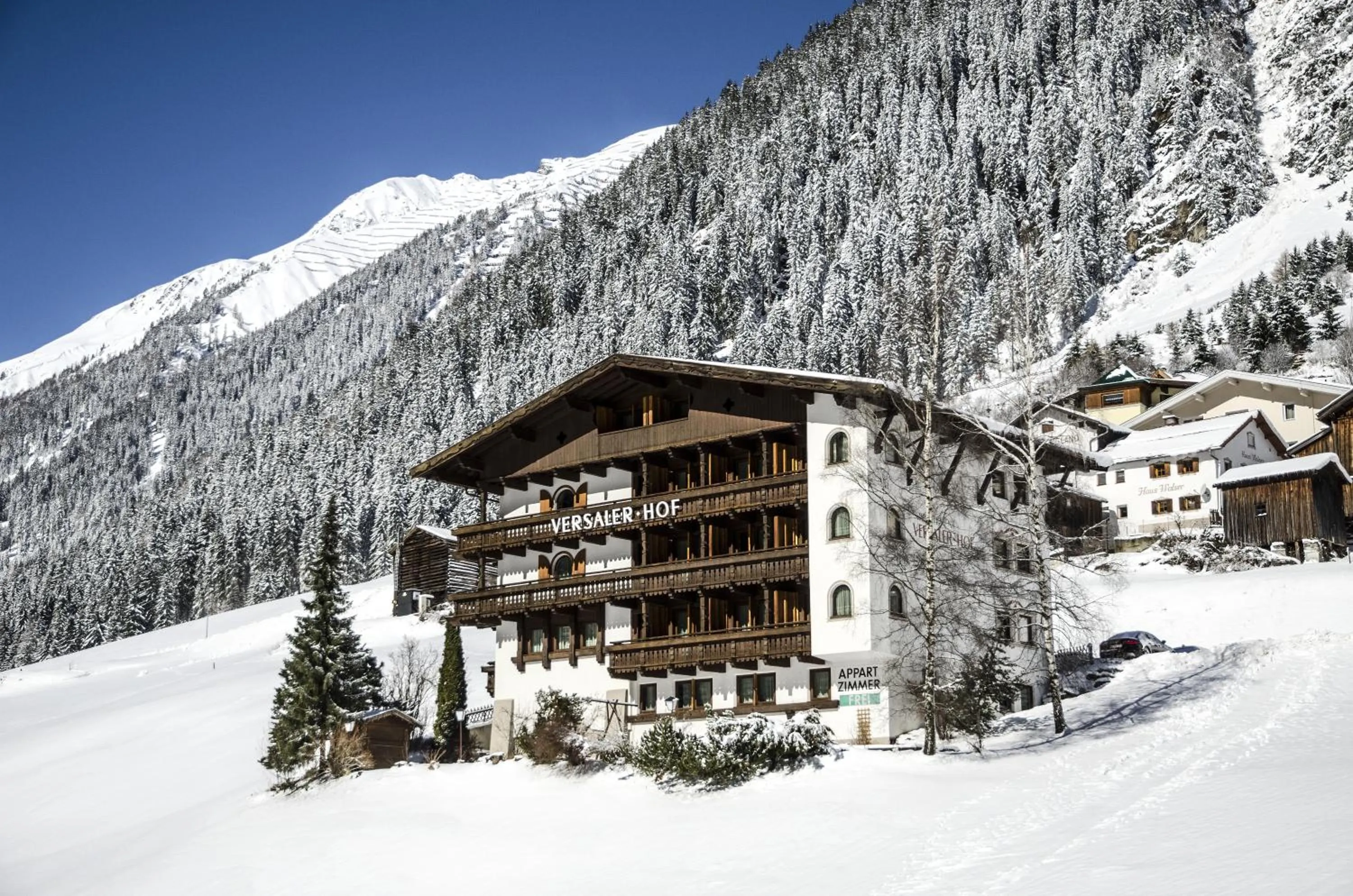 Property building in Versalerhof