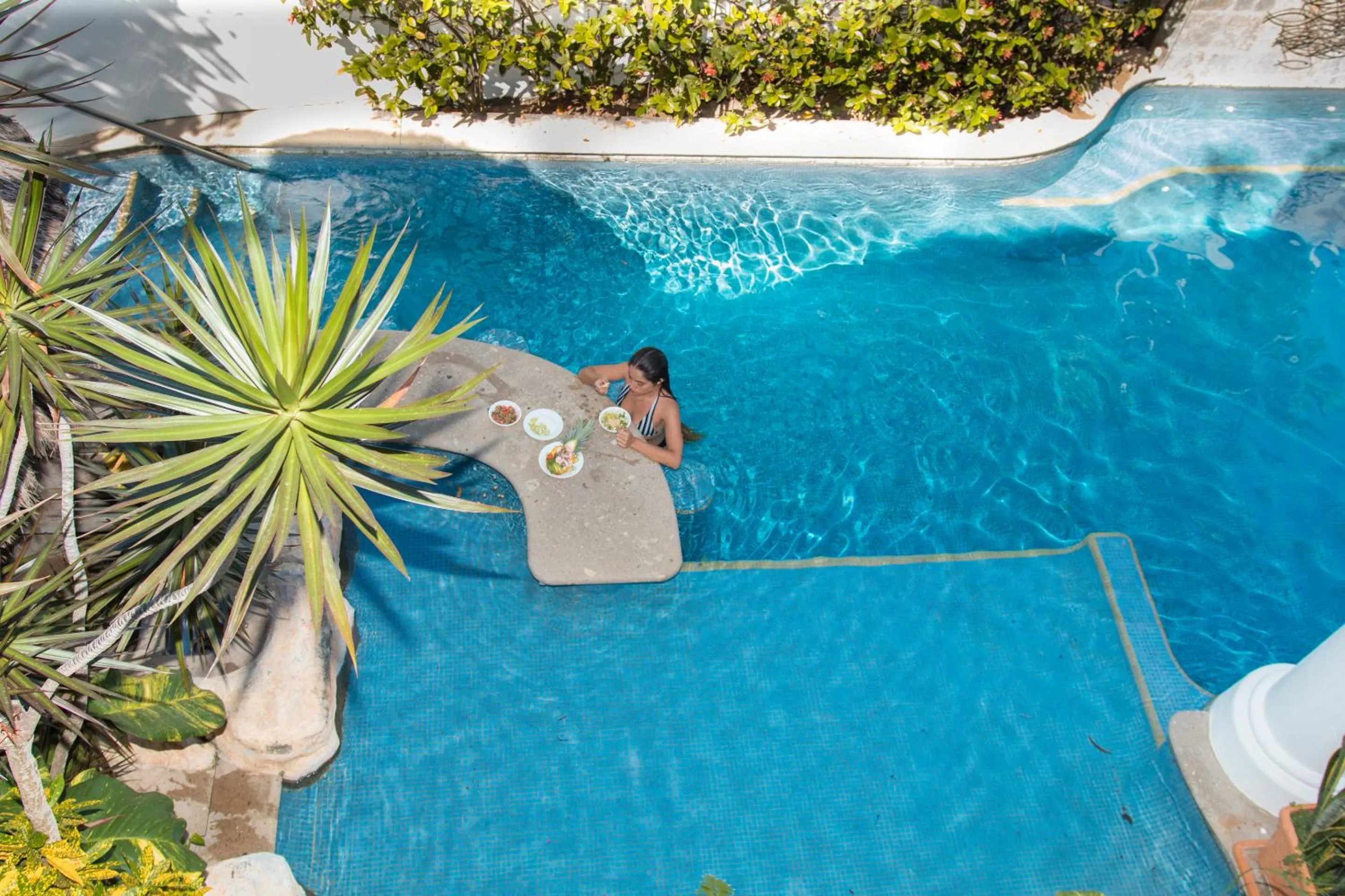 People in Mi Otra Casa