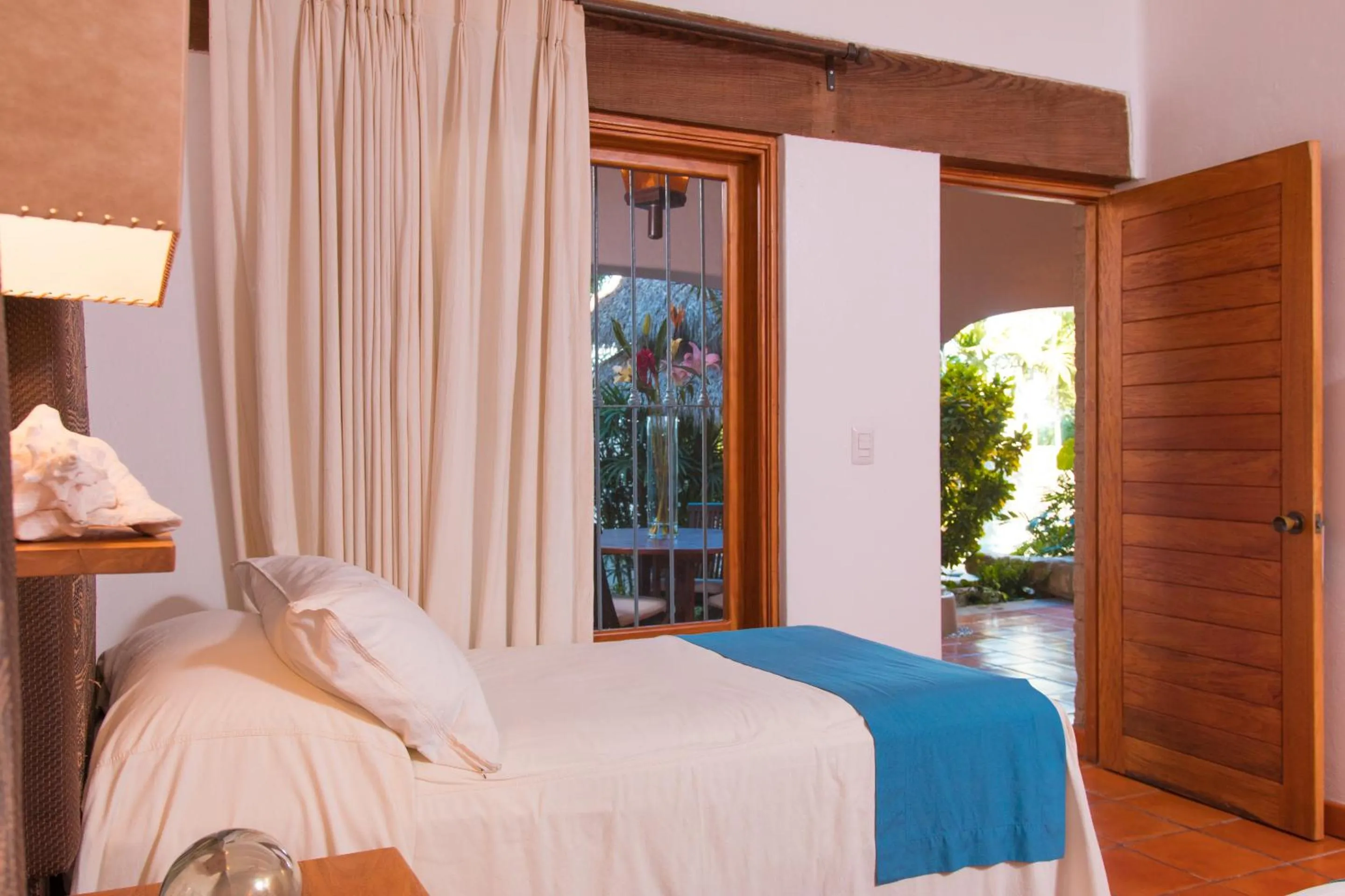 Bedroom, Bed in Mi Otra Casa