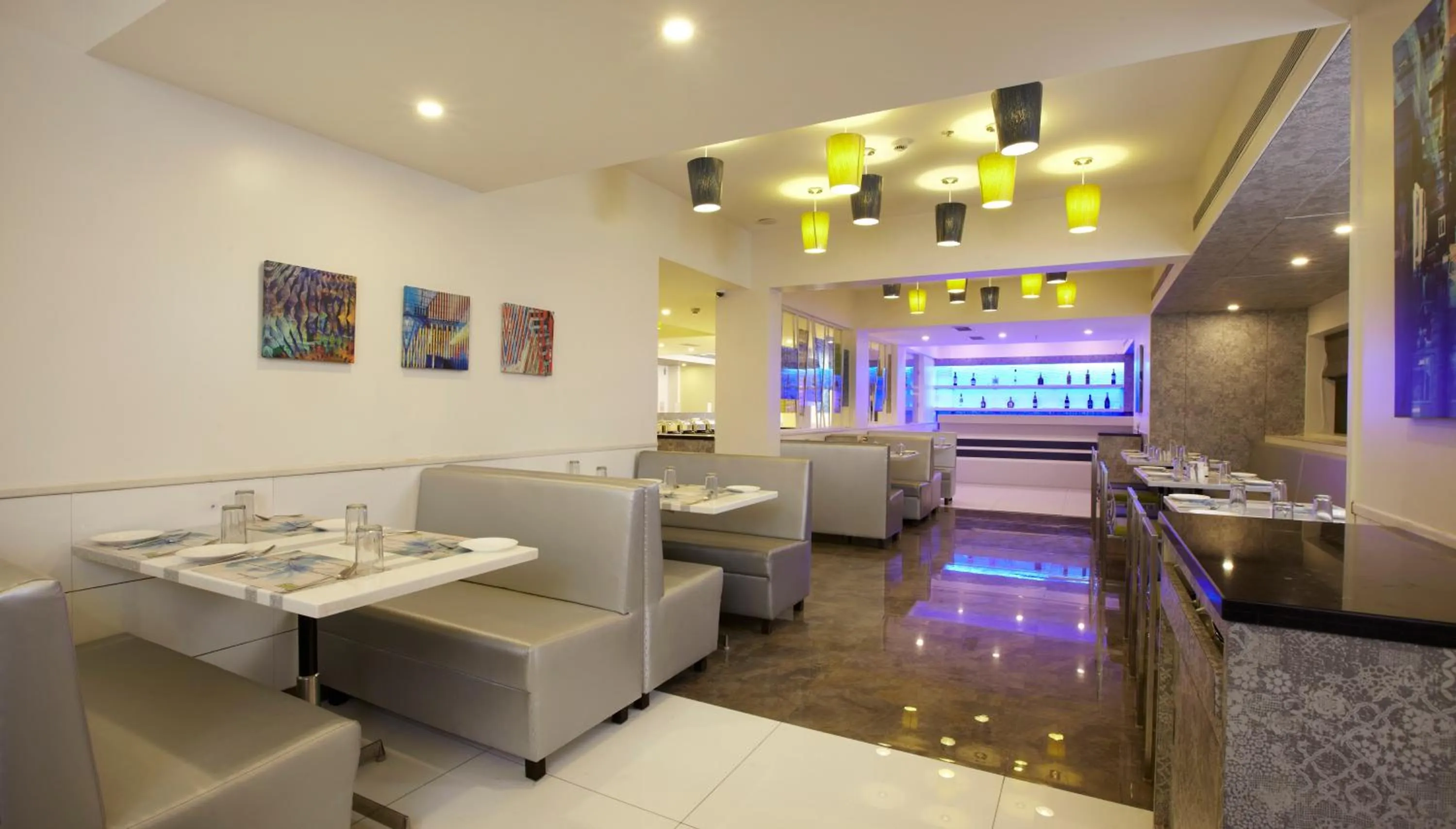 Restaurant/places to eat in BIZZ Tamanna Hotel