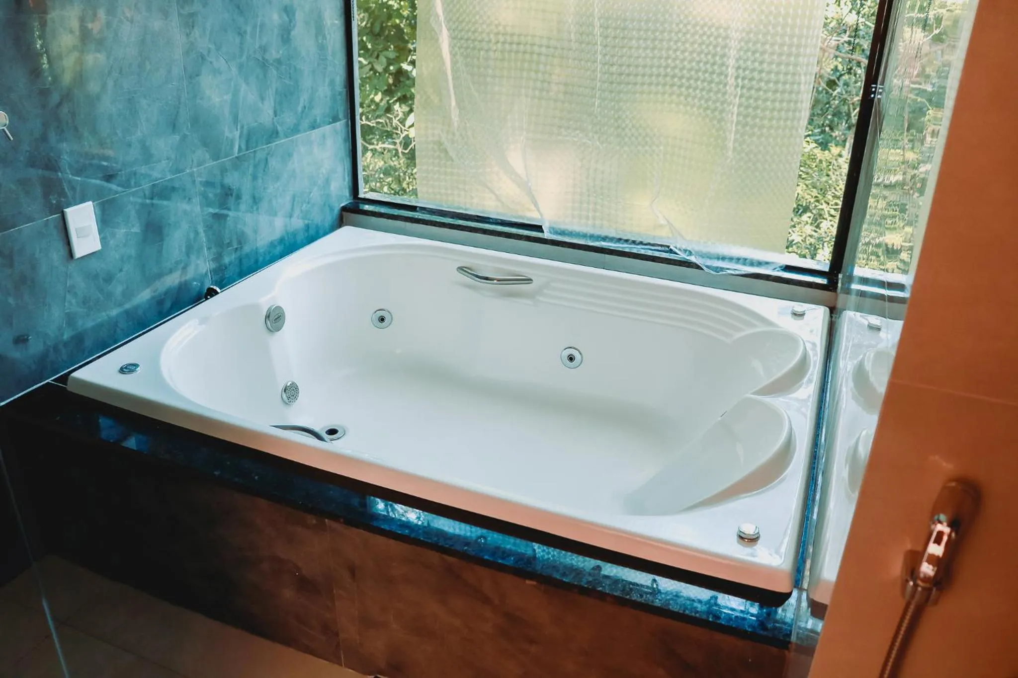 Hot Tub in Pousada Mirante do Penedo