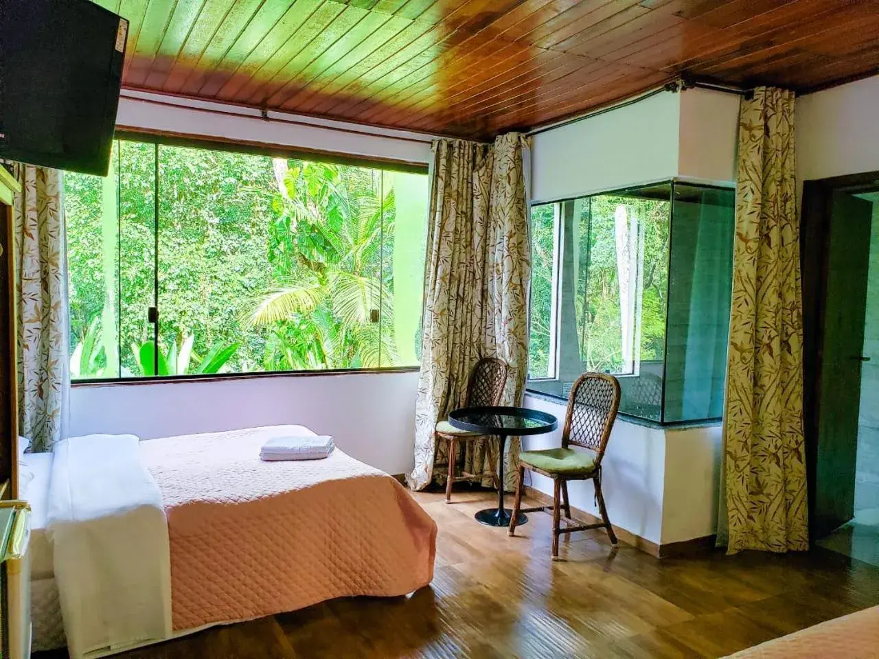 Family Suite with Spa Bath in Pousada Mirante do Penedo Family Suite with Spa Bath in Pousada Mirante do Penedo