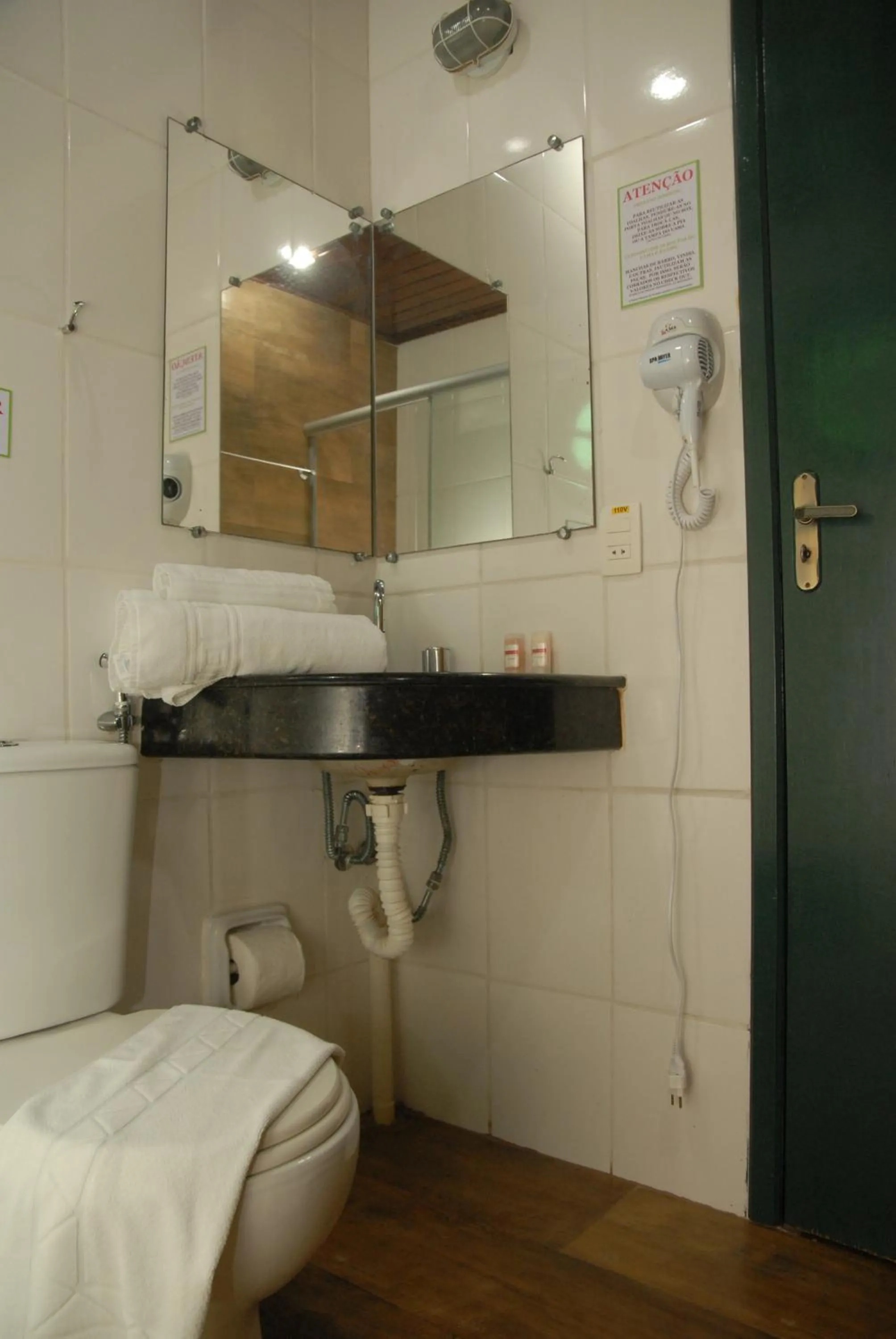 Shower in Pousada Mirante do Penedo