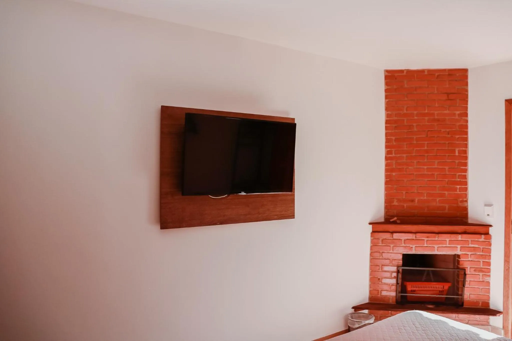 TV and multimedia in Pousada Mirante do Penedo