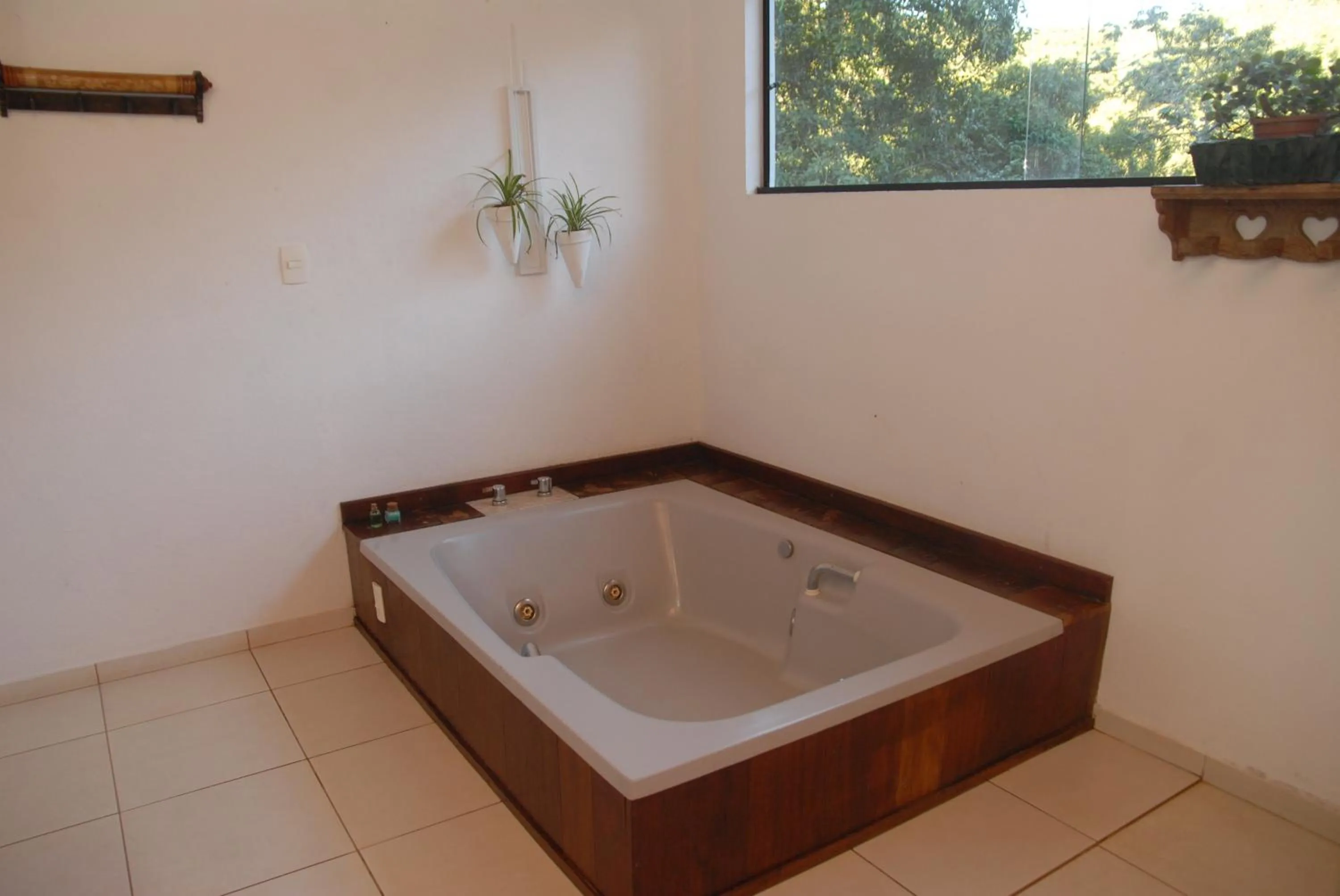 Hot Tub in Pousada Mirante do Penedo