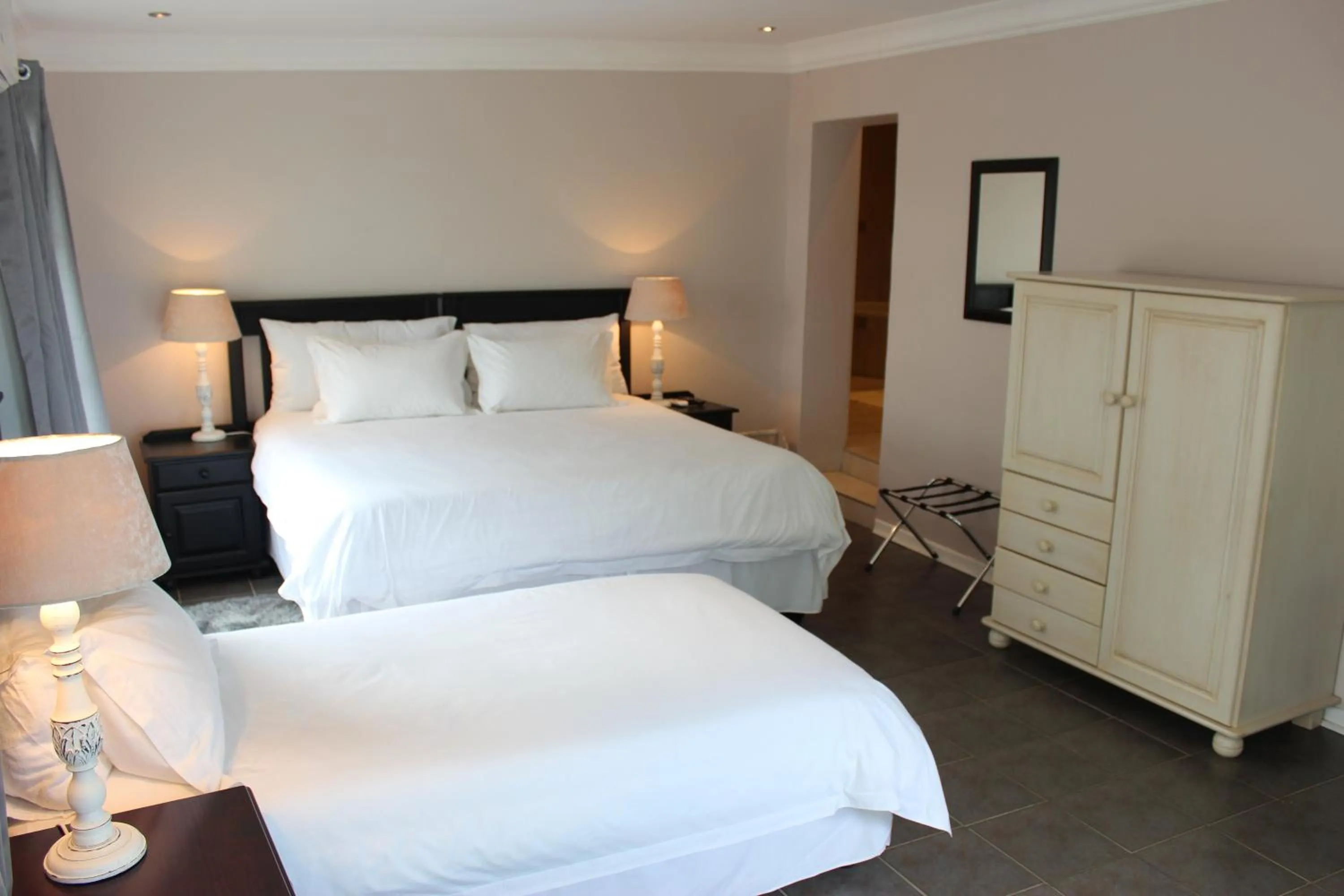 Photo of the whole room, Bed in Nauntons Guest House & Wedding Venue