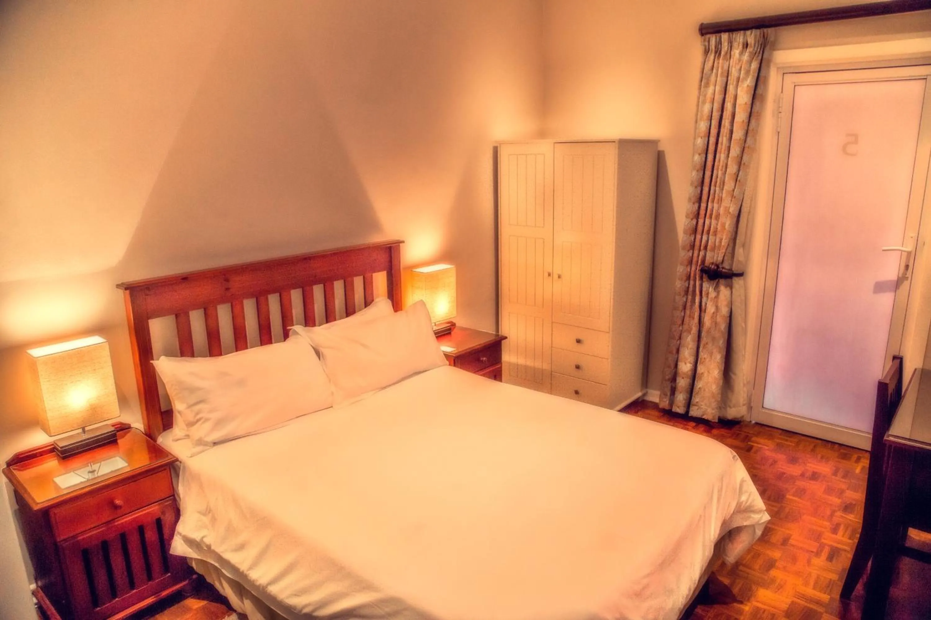 Photo of the whole room, Bed in Nauntons Guest House & Wedding Venue