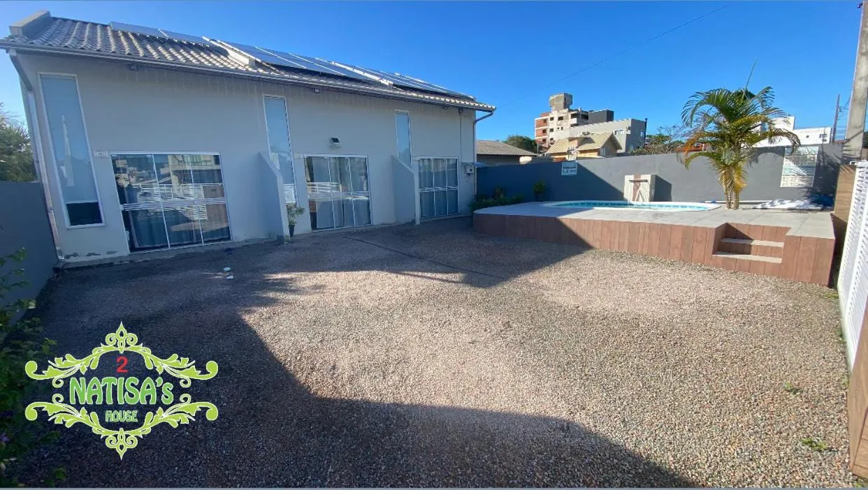Sobrados aconchegante com piscina "Natisashouse"