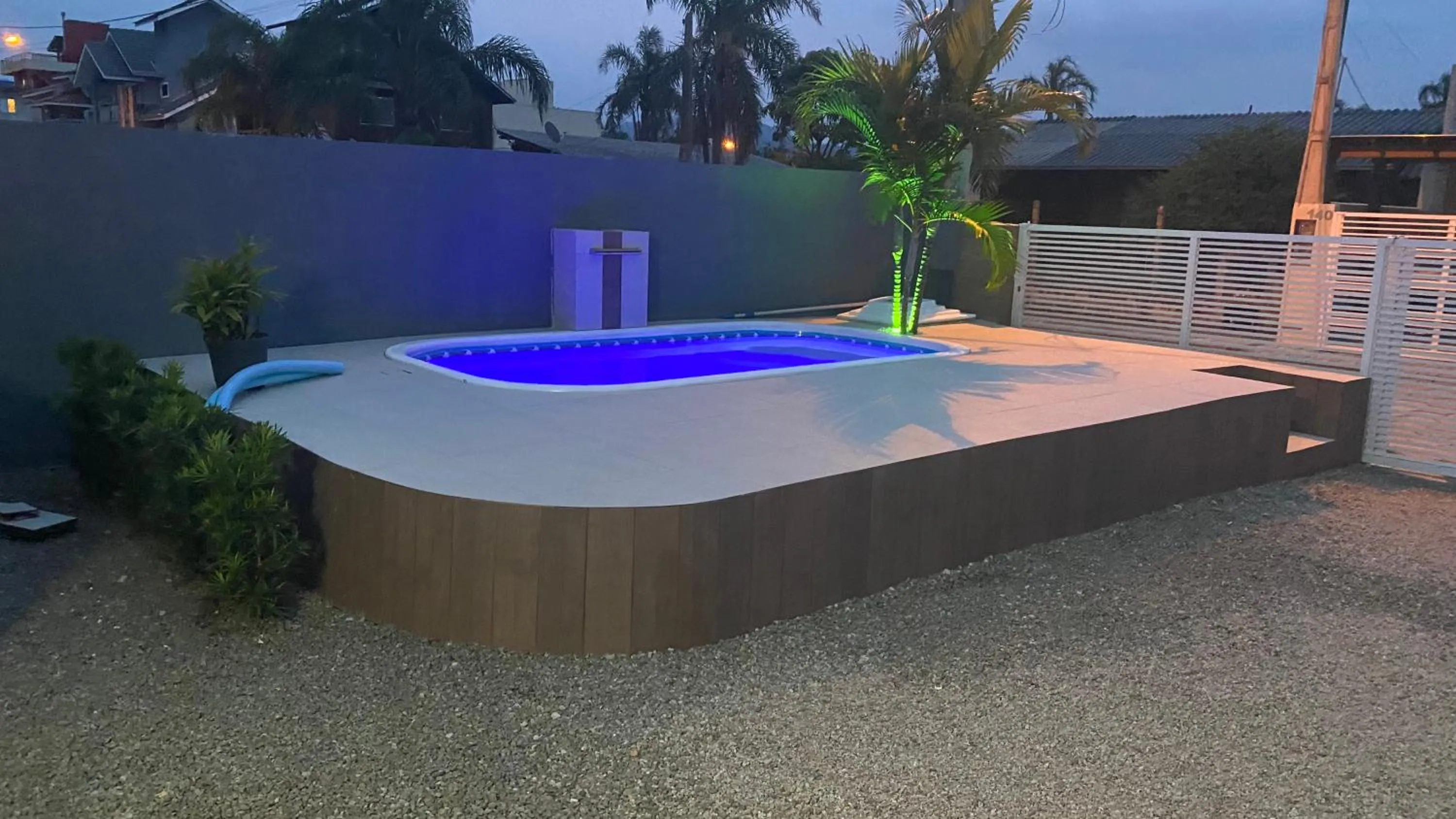 Sobrados aconchegante com piscina "Natisashouse"