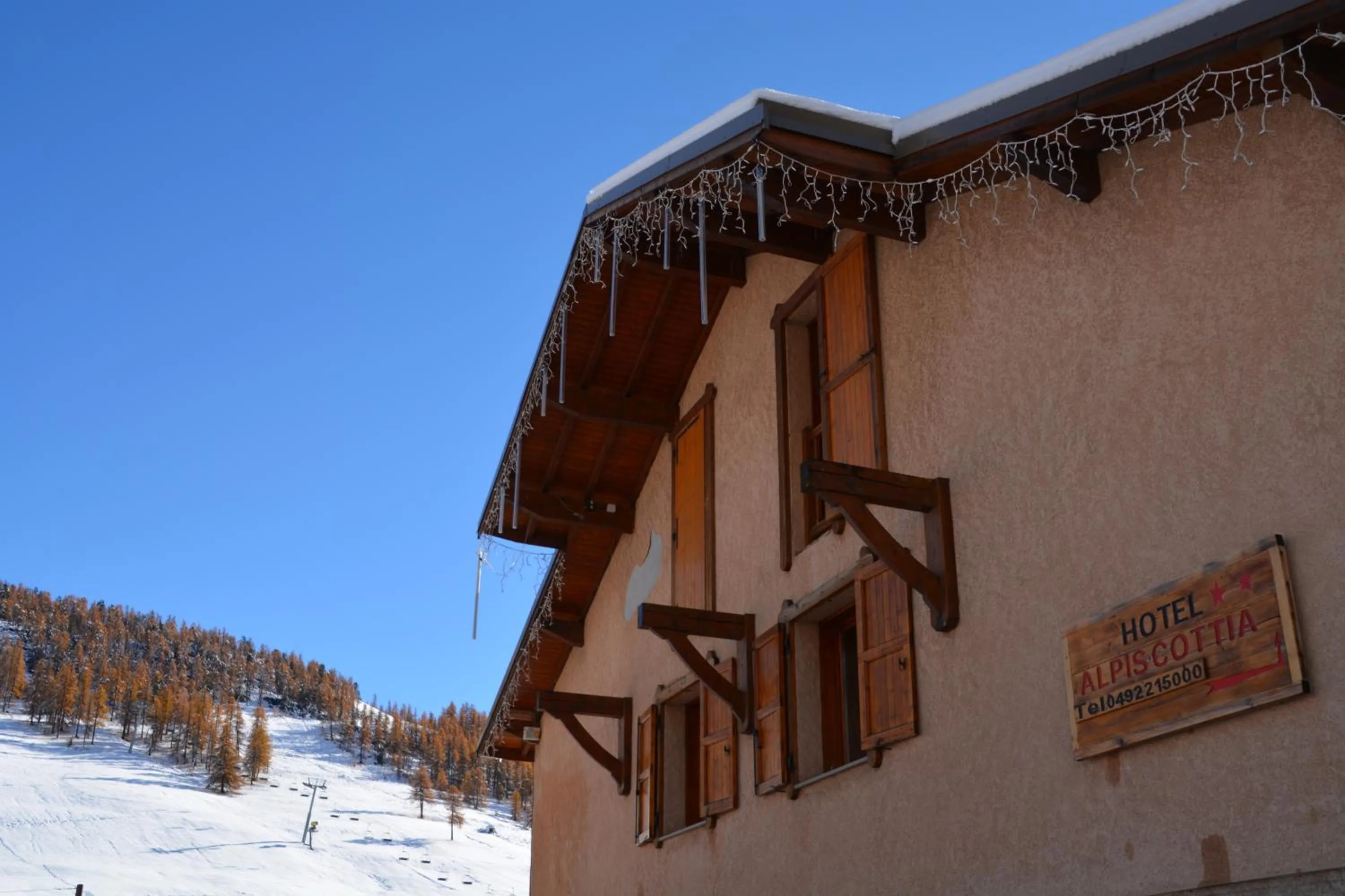 Skiing in Hôtel Alpis Cottia