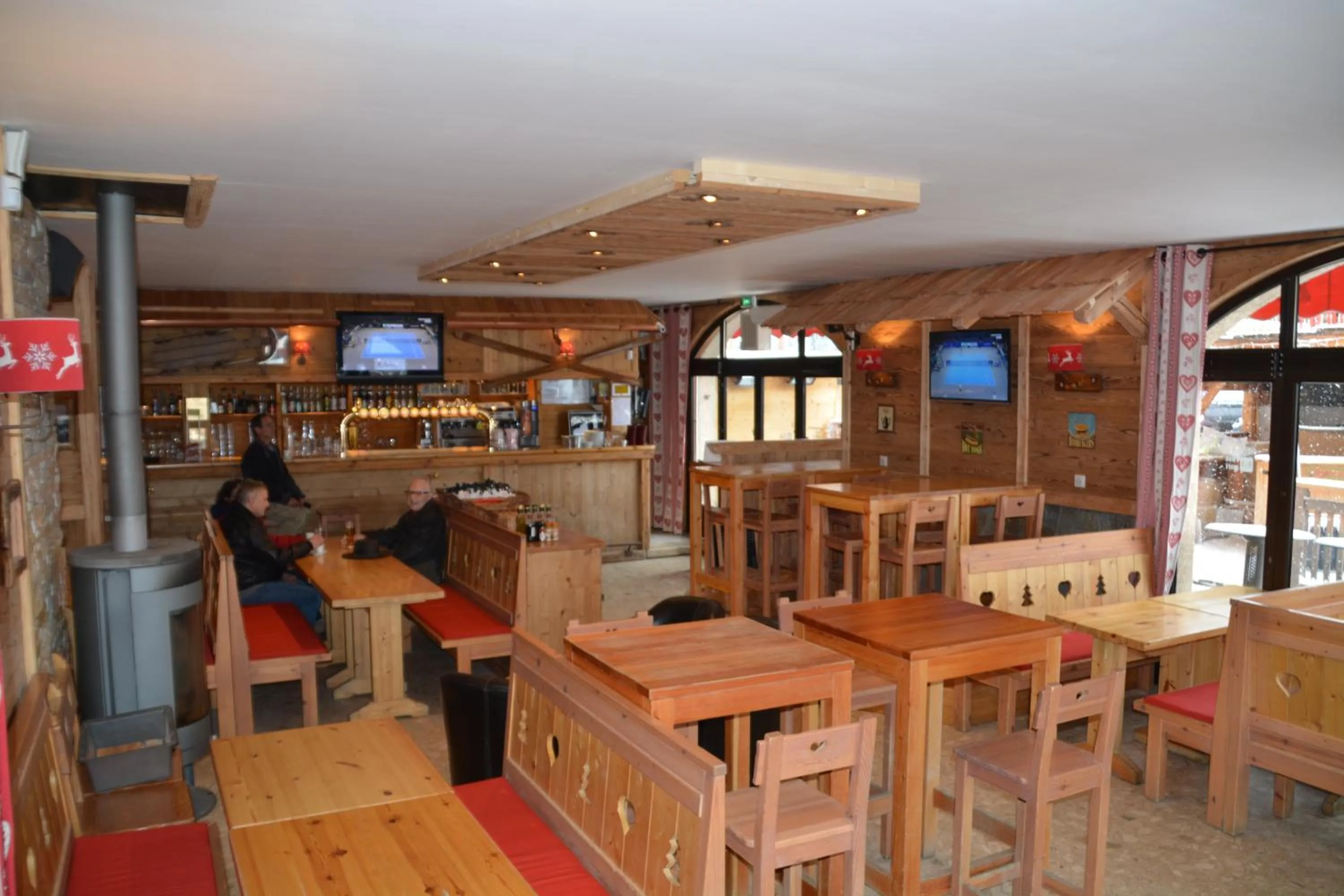 Restaurant/places to eat in Hôtel Alpis Cottia