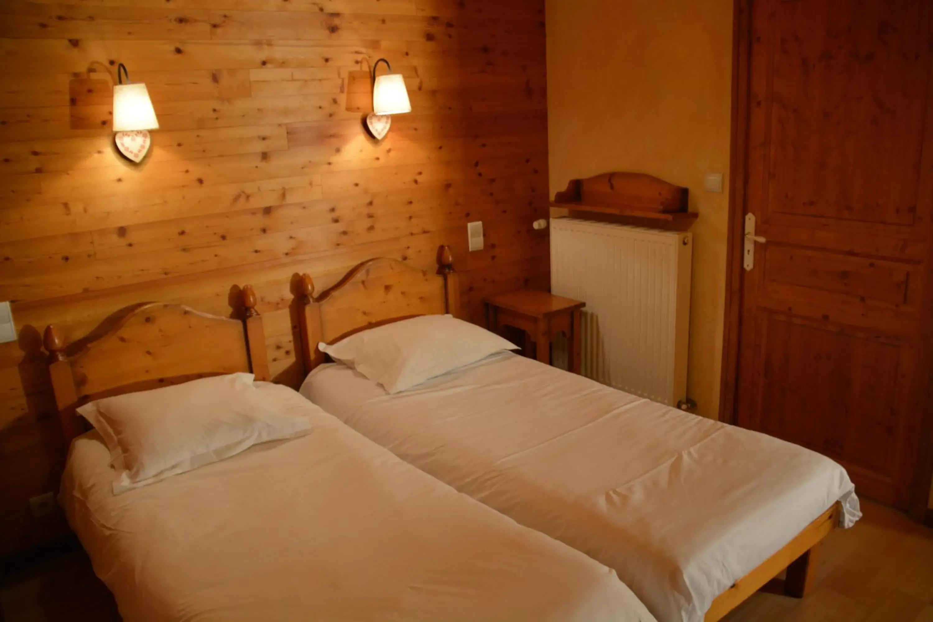 Twin Room in Hôtel Alpis Cottia Twin Room in Hôtel Alpis Cottia