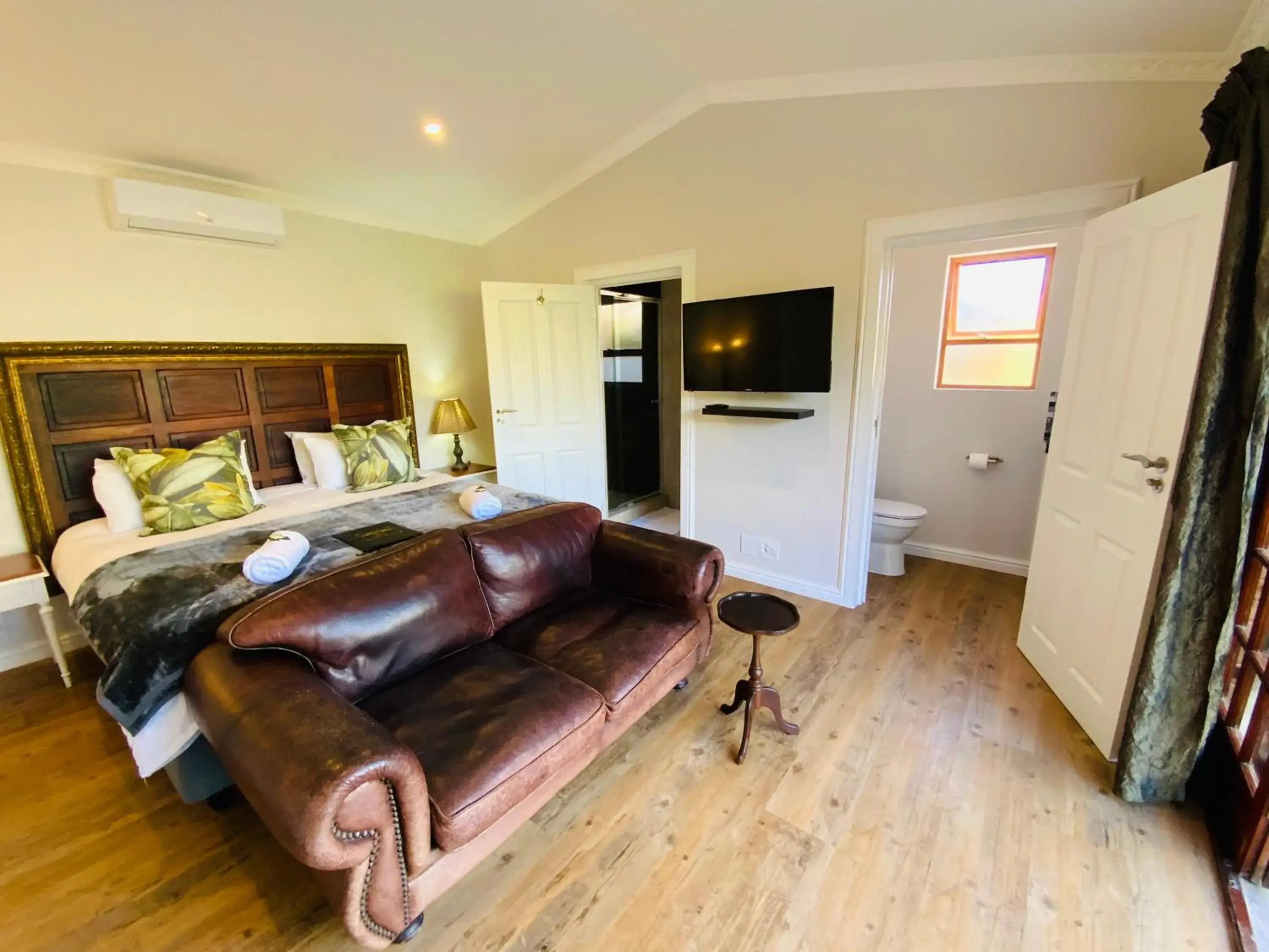 Bedroom, Bed in Goblin's Mead Bedroom, Bed in Goblin's Mead