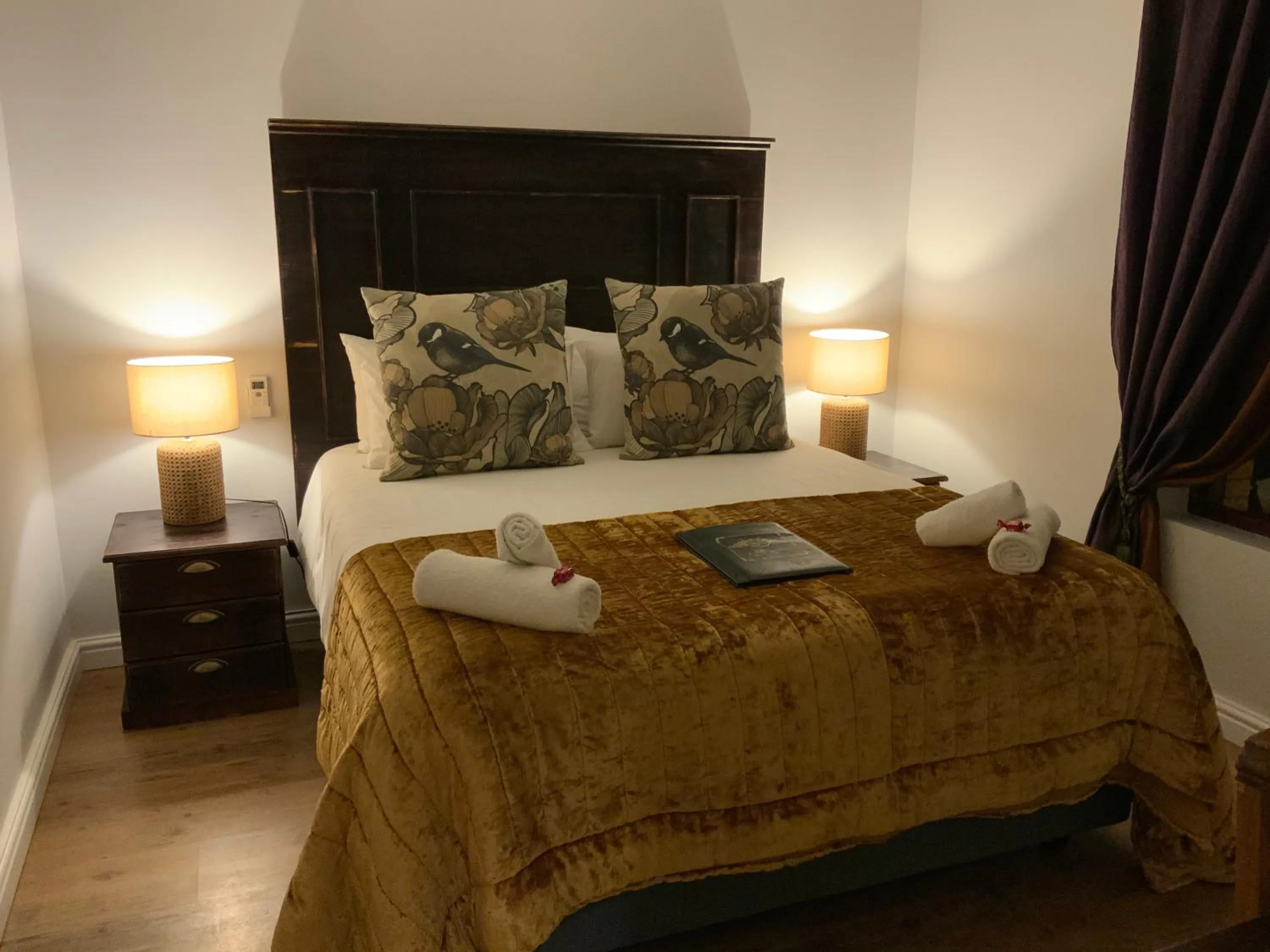 Bedroom, Bed in Goblin's Mead