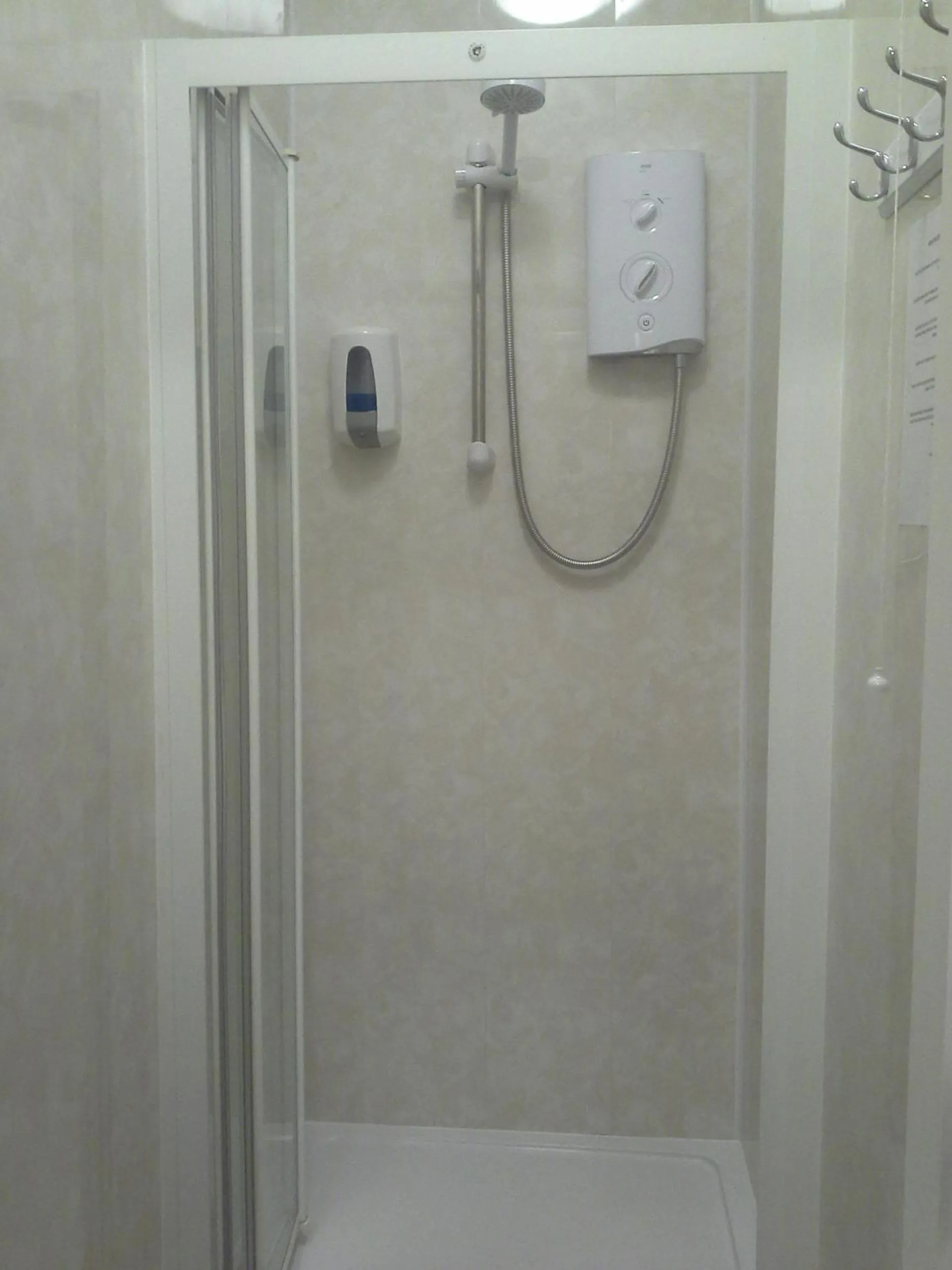 Shower in Kingswood Guest House