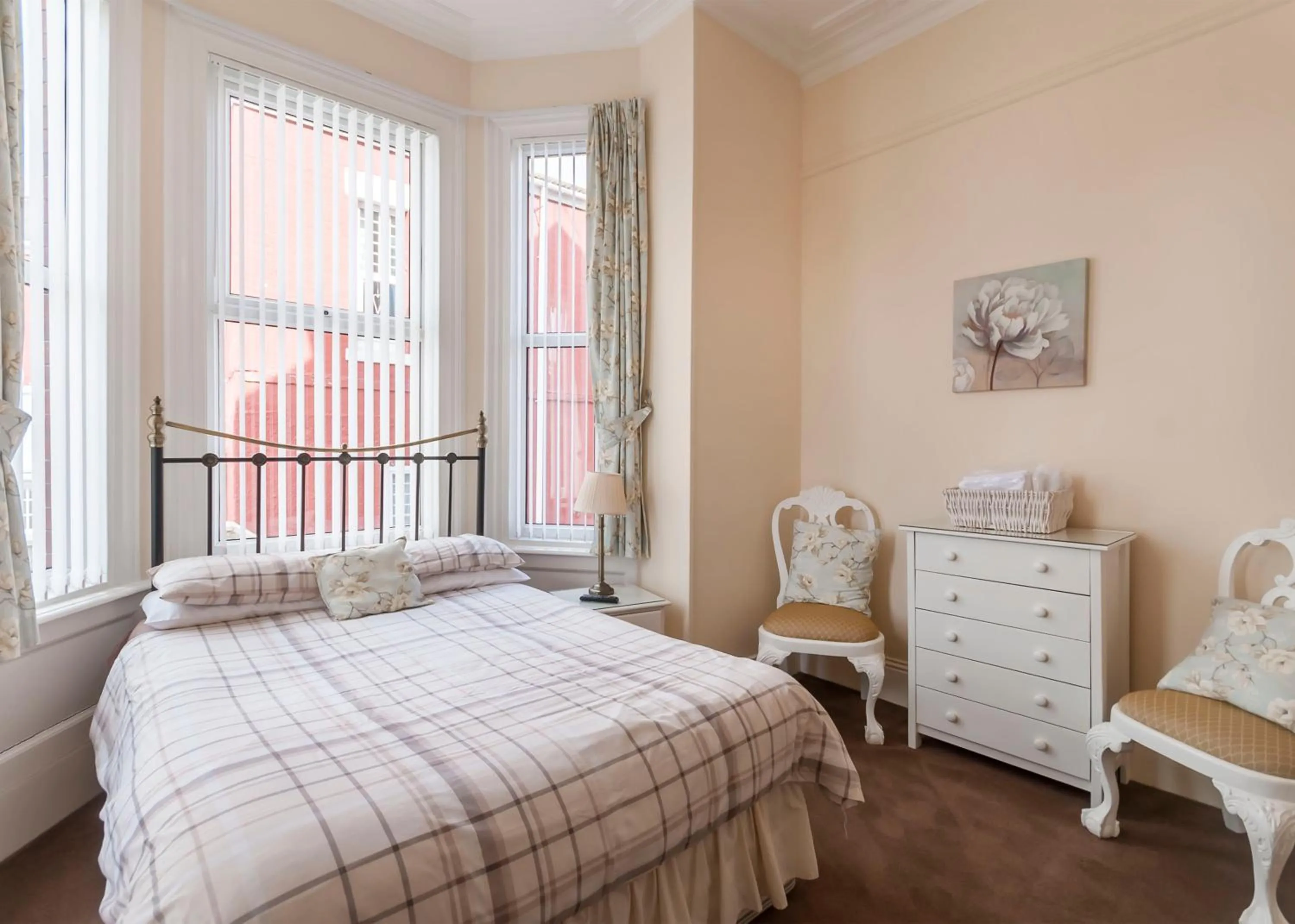 Photo of the whole room, Bed in Kingswood Guest House