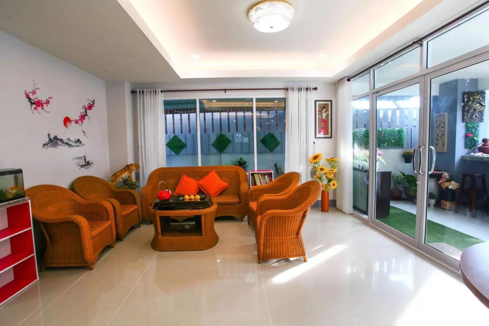 Communal lounge/ TV room in Chean-Chean House