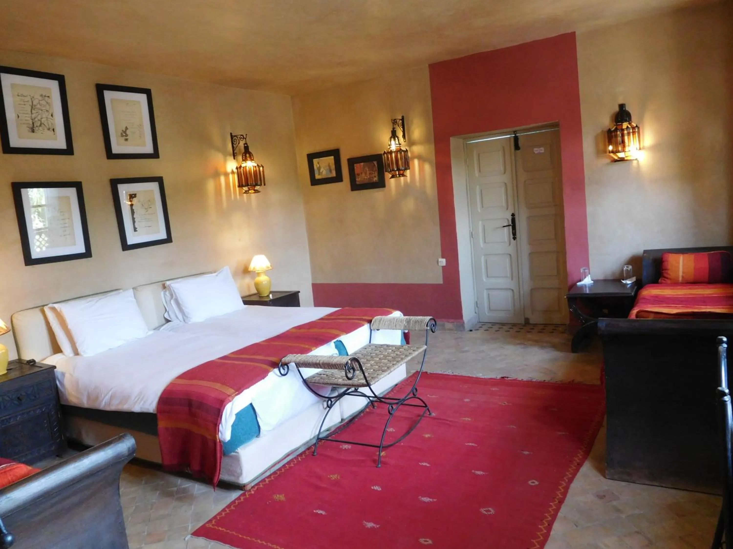 Photo of the whole room, Bed in Palais Oumensour