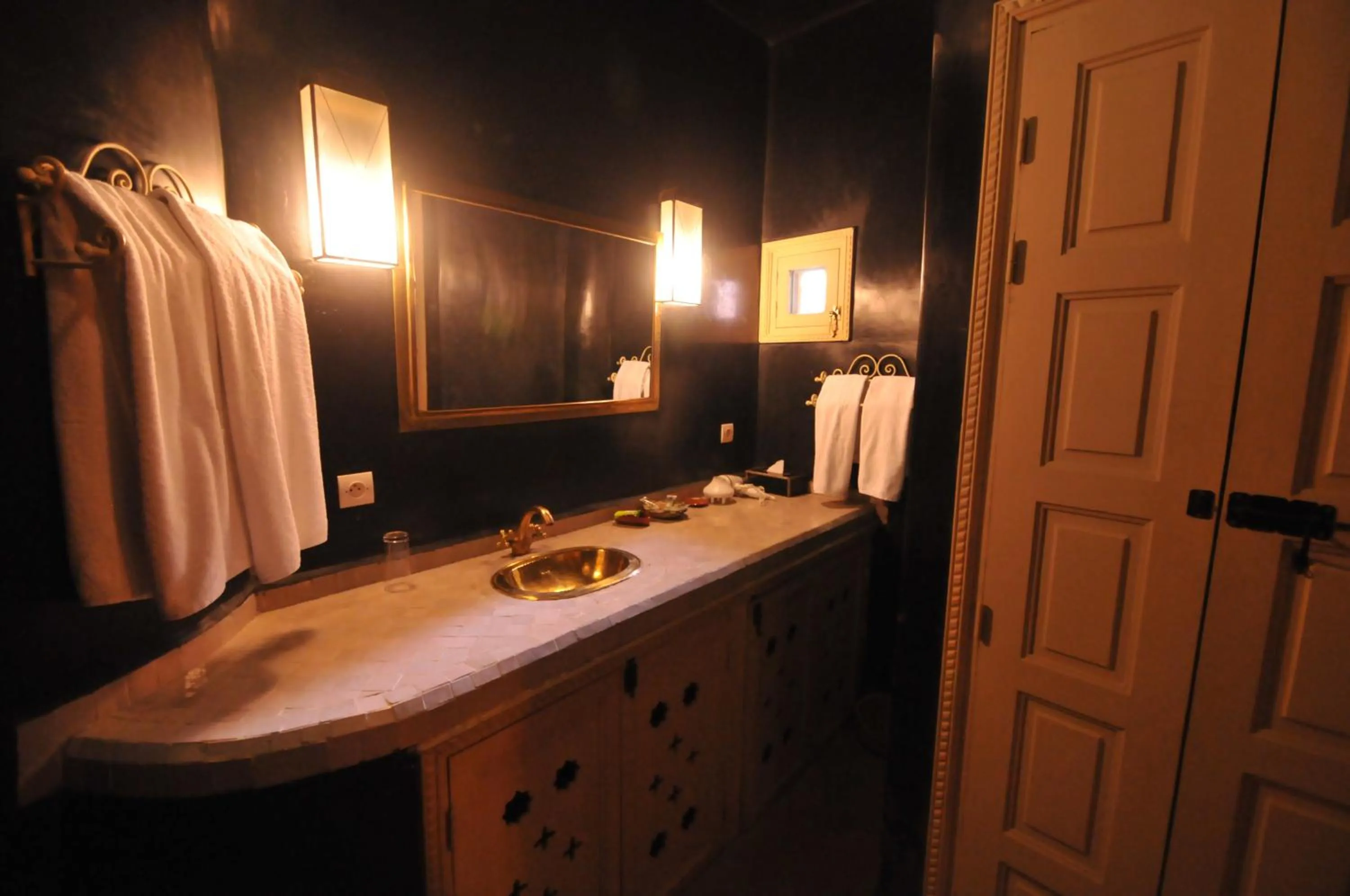 Bathroom in Palais Oumensour