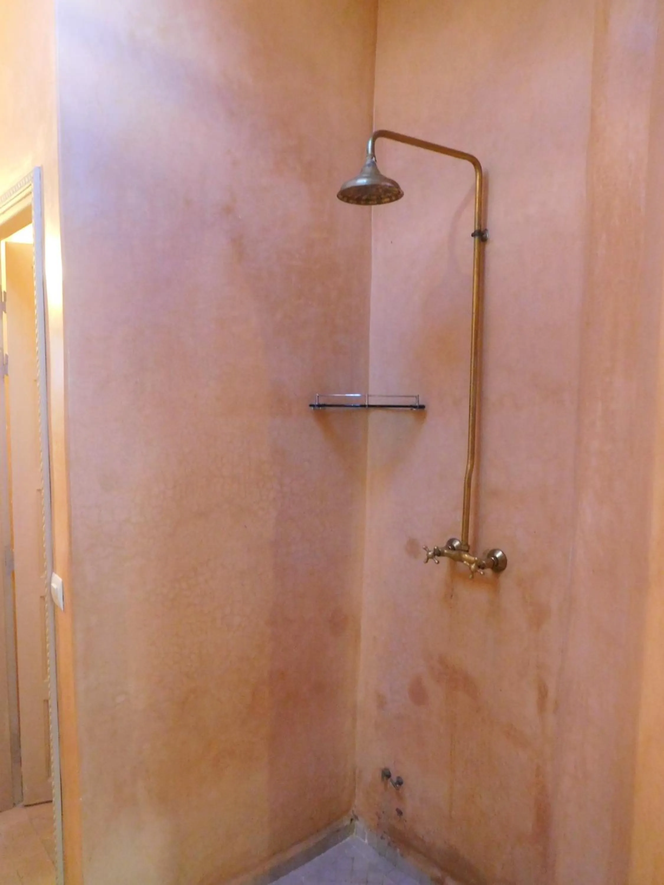 Shower in Palais Oumensour