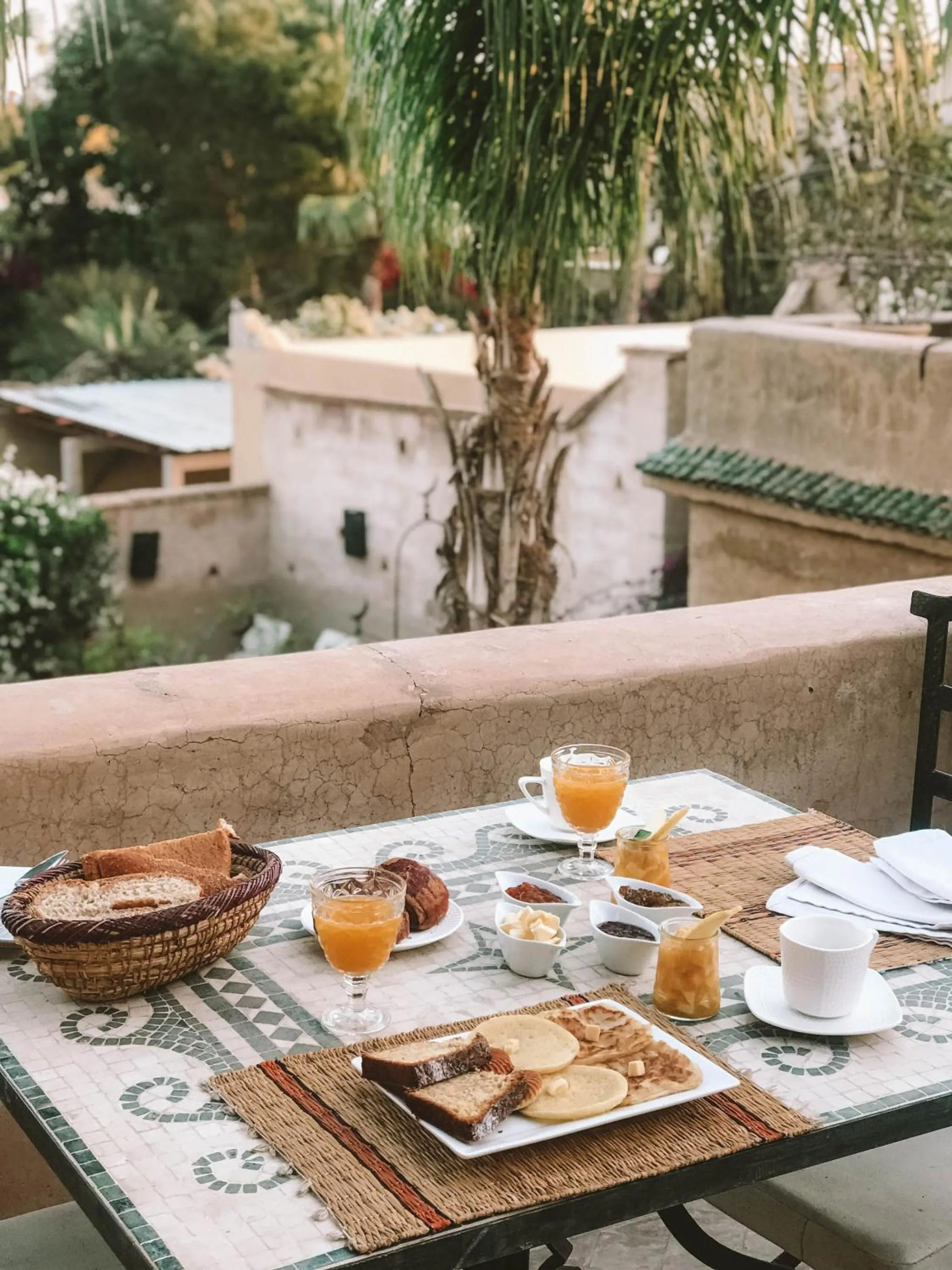 Restaurant/places to eat in Palais Oumensour