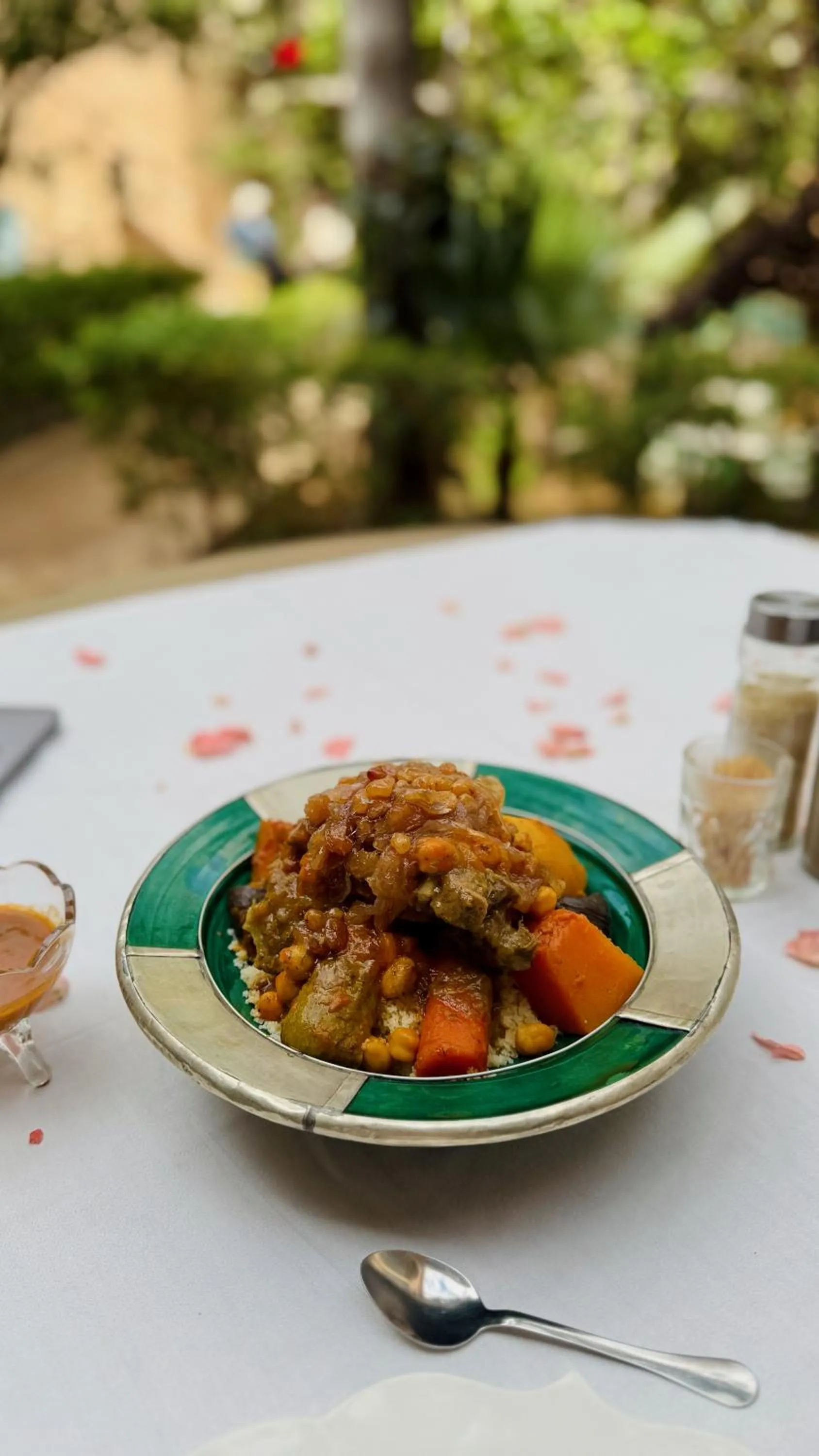 Restaurant/places to eat in Palais Oumensour