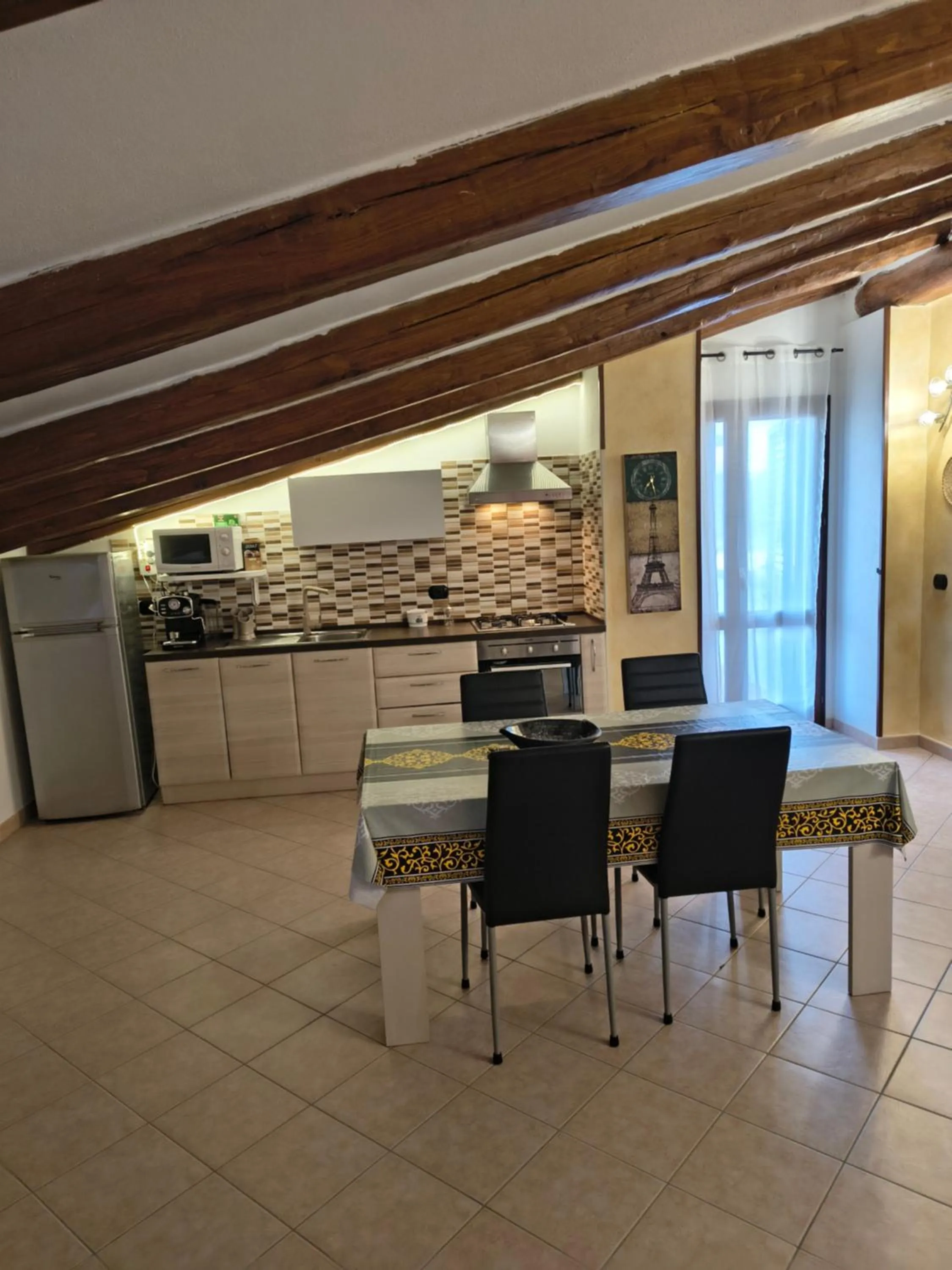 Kitchen or kitchenette in La Fortezza casa vacanze & appartament