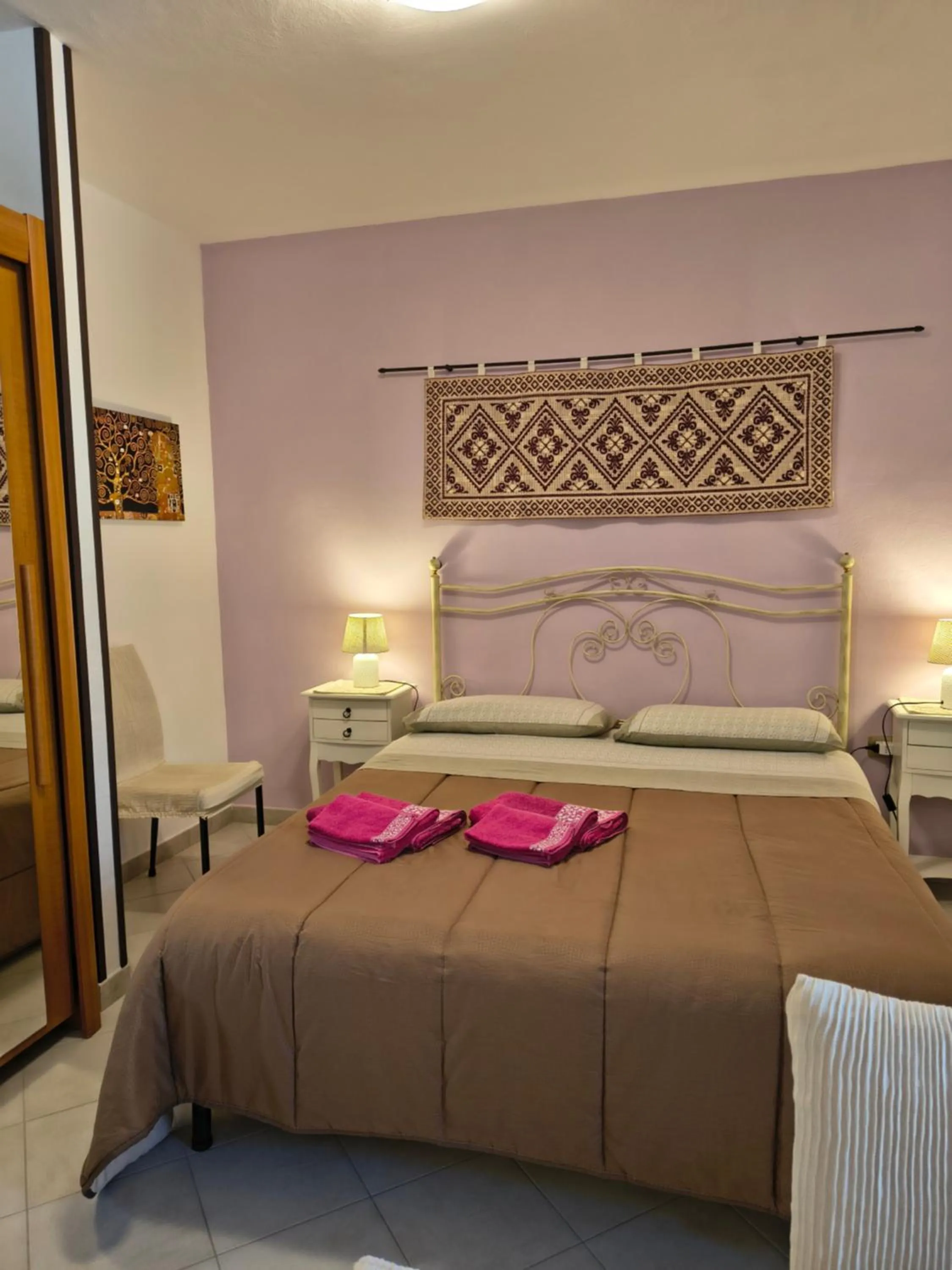 Bedroom, Bed in La Fortezza casa vacanze & appartament