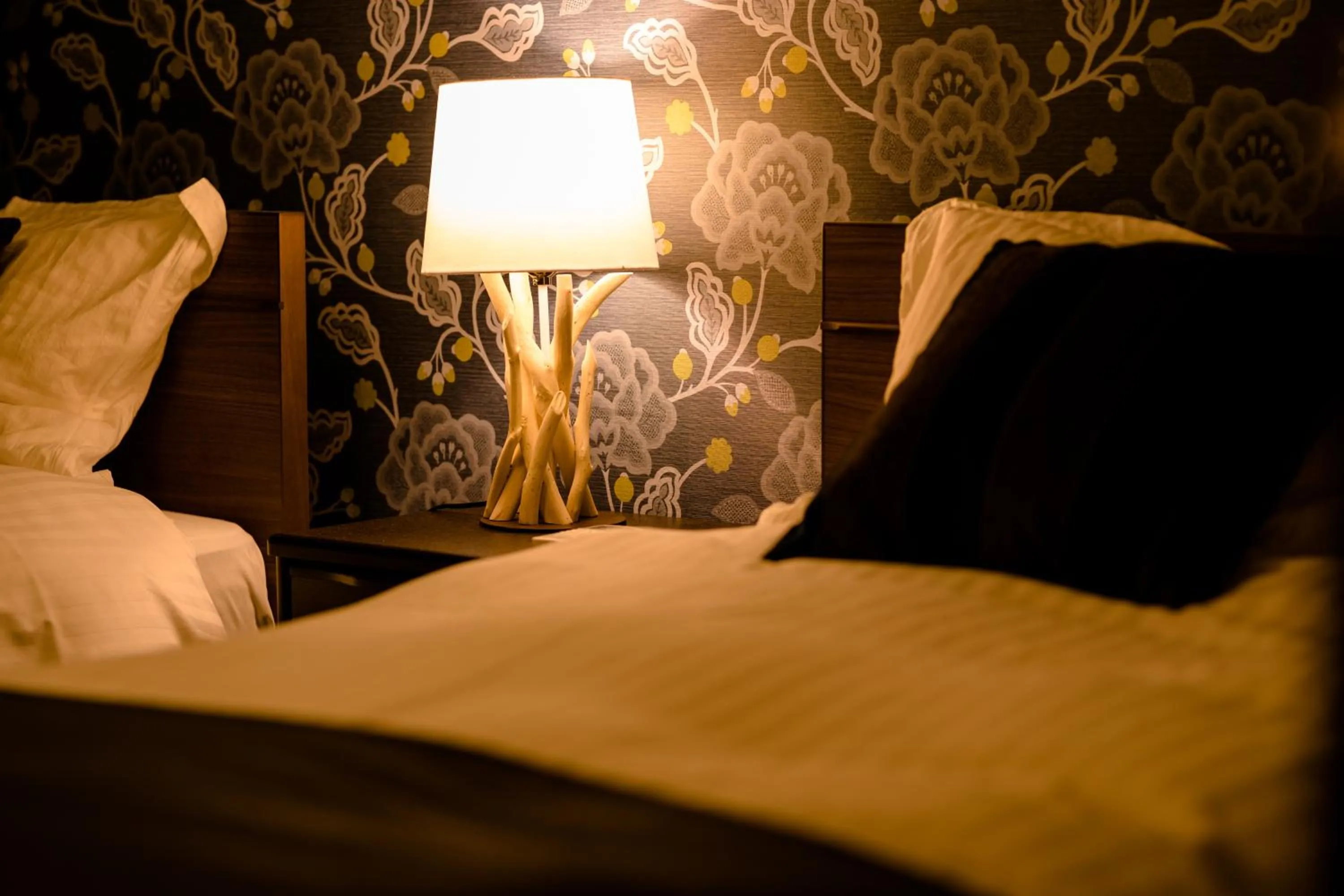 Decorative detail, Bed in villa yawaragi