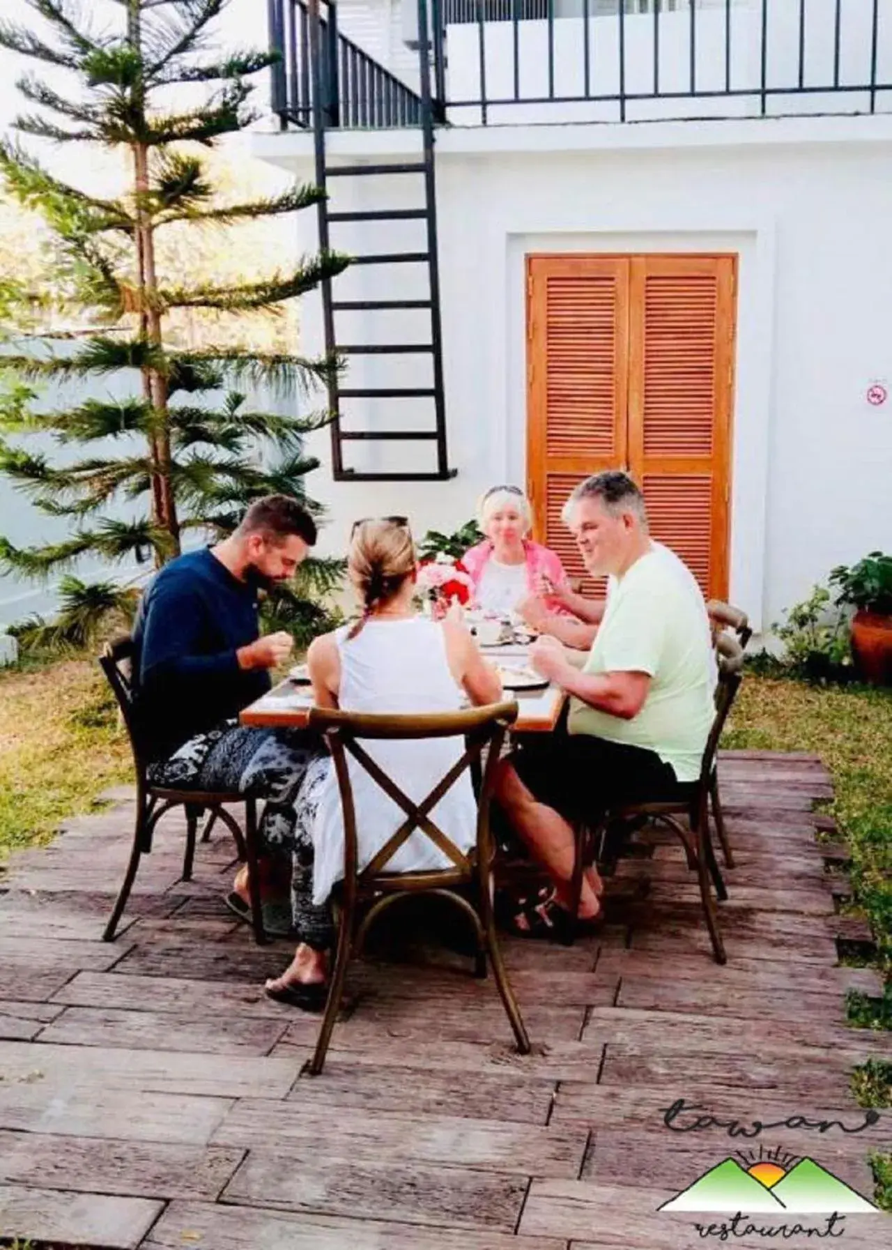 Restaurant/places to eat in Lanna Oriental Hotel Restaurant/places to eat in Lanna Oriental Hotel